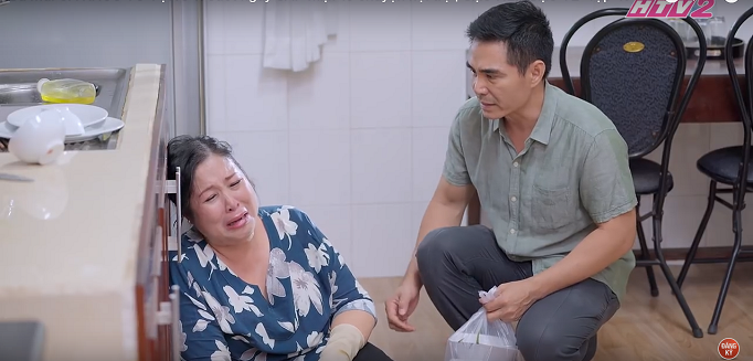 TV Show - Gạo nếp gạo tẻ tập 49: Bà Mai tuyệt vọng vì phải gồng gánh mọi chuyện nhà (Hình 2).