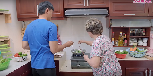 TV Show - Gạo nếp gạo tẻ tập 63: B&agrave; Mai sa s&uacute;t tr&iacute; nhớ, để lại t&acirc;m thư rồi bỏ nh&agrave; ra đi (H&igrave;nh 3).