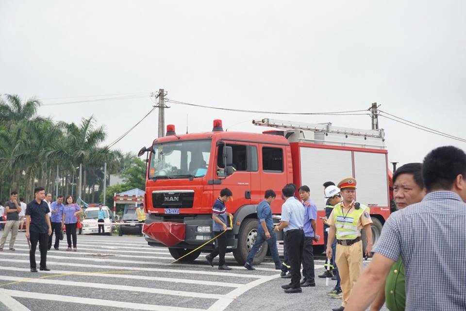 An ninh - Hình sự - Công an dựng lại hiện trường xe khách đâm xe cứu hỏa trên cao tốc (Hình 3).