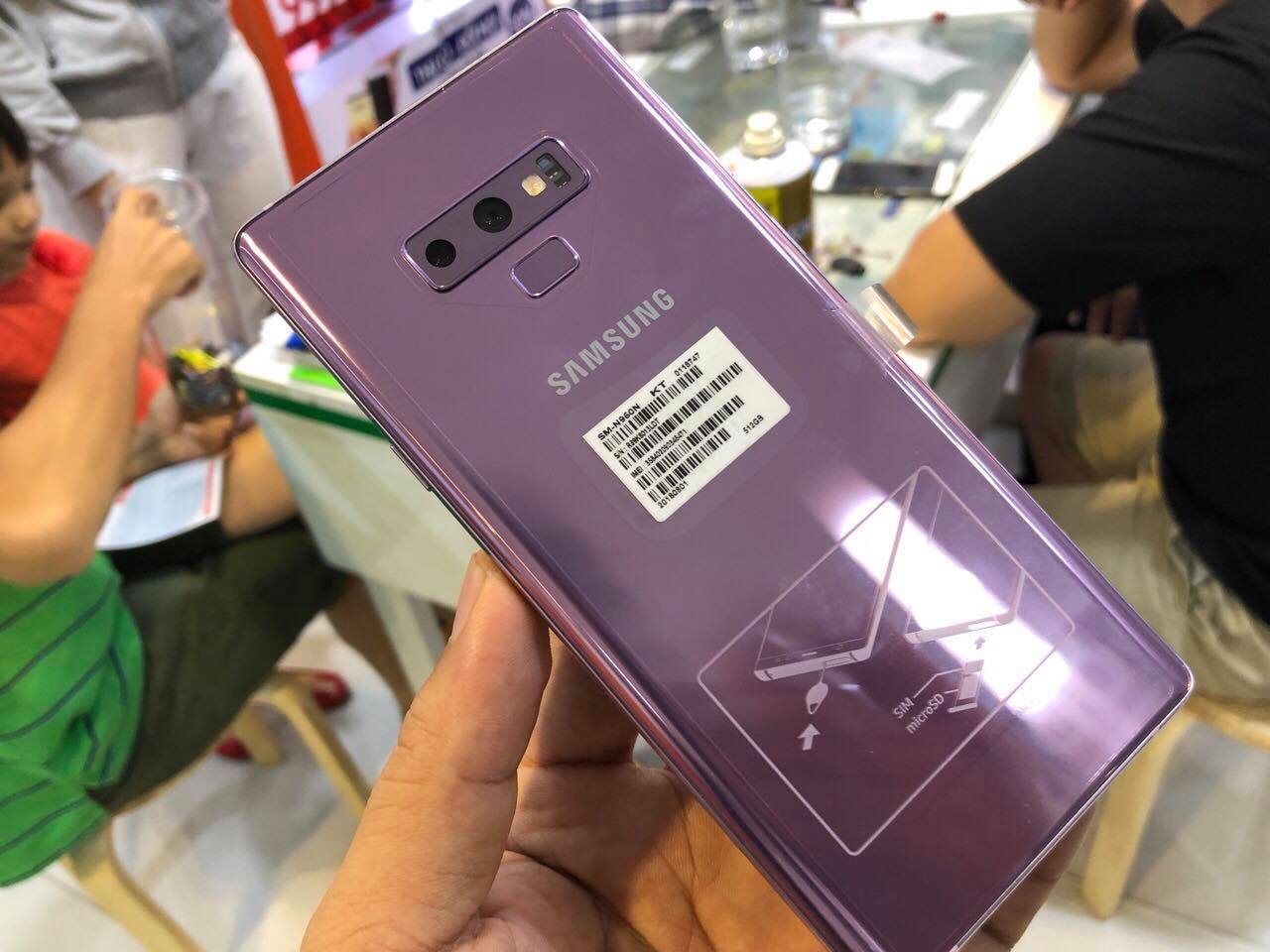 Sản phẩm - Cận cảnh phiên bản Galaxy Note 9 đặc biệt vừa về Việt Nam, giá 28 triệu đồng (Hình 2).