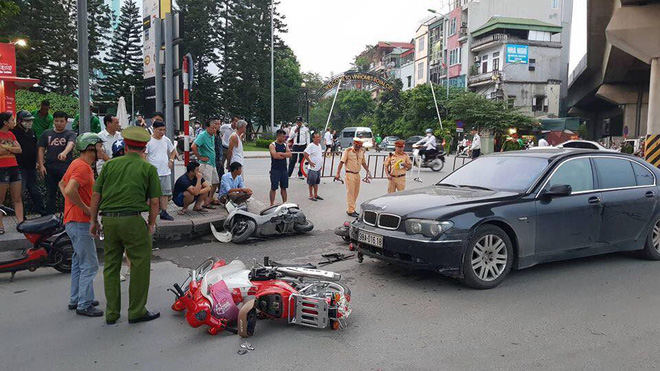 Tin nhanh - Nữ tài xế lái BMW gây tai nạn liên hoàn, ít nhất 2 cháu bé bị thương