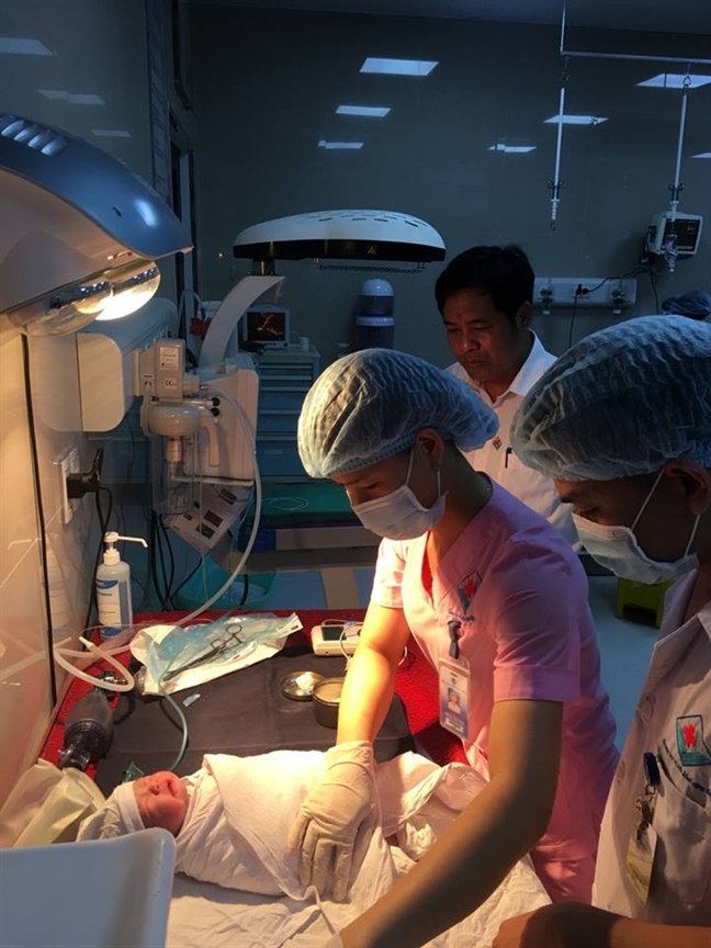 Sức khỏe - Hi hữu: Thai phụ bị ong đốt đến sốc phản vệ, nguy kịch cả mẹ lẫn con (Hình 2).