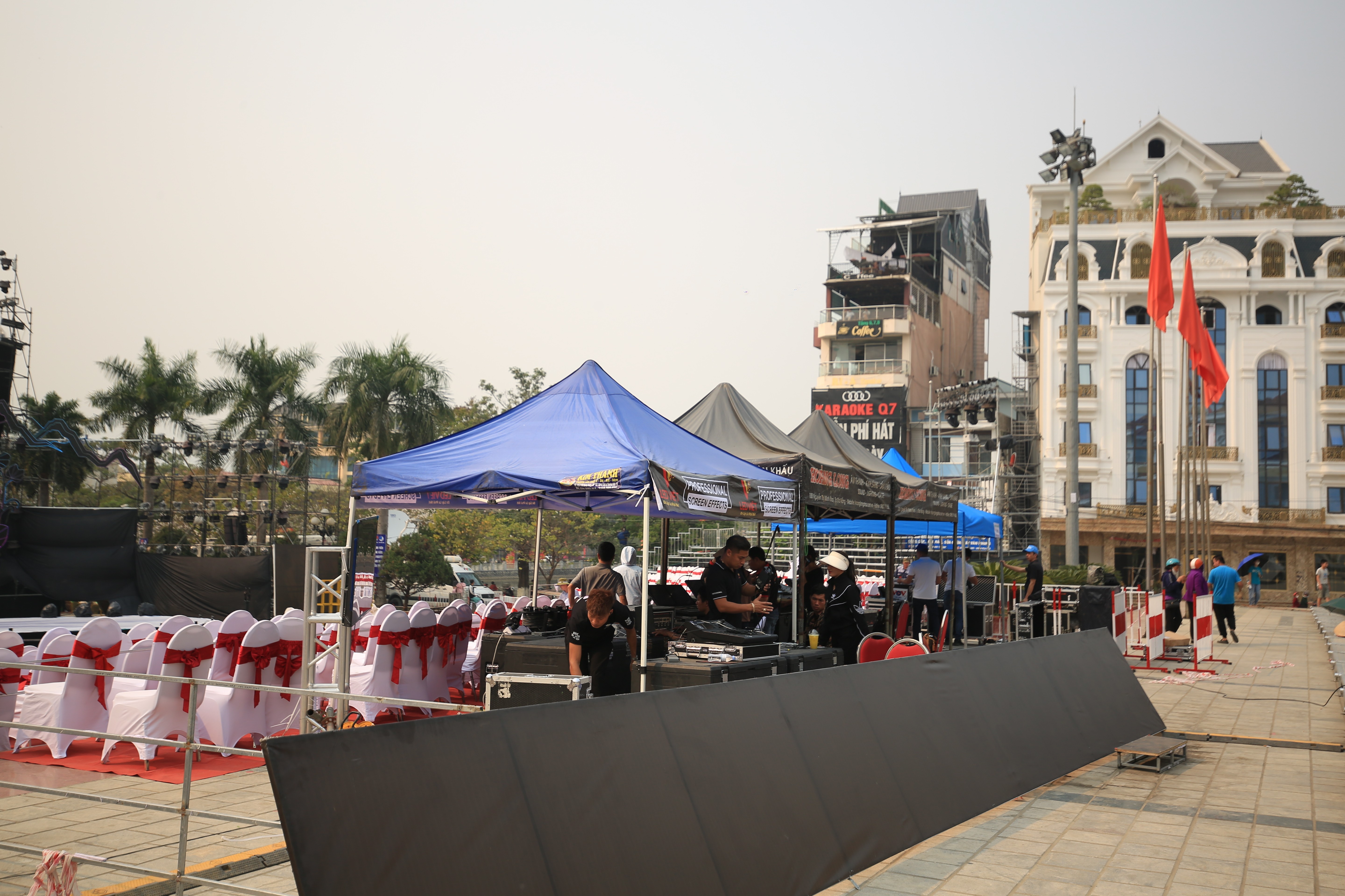 Sự kiện - Đường phố Điện Biên rực rỡ cờ hoa chào mừng Năm Du lịch quốc gia (Hình 10).