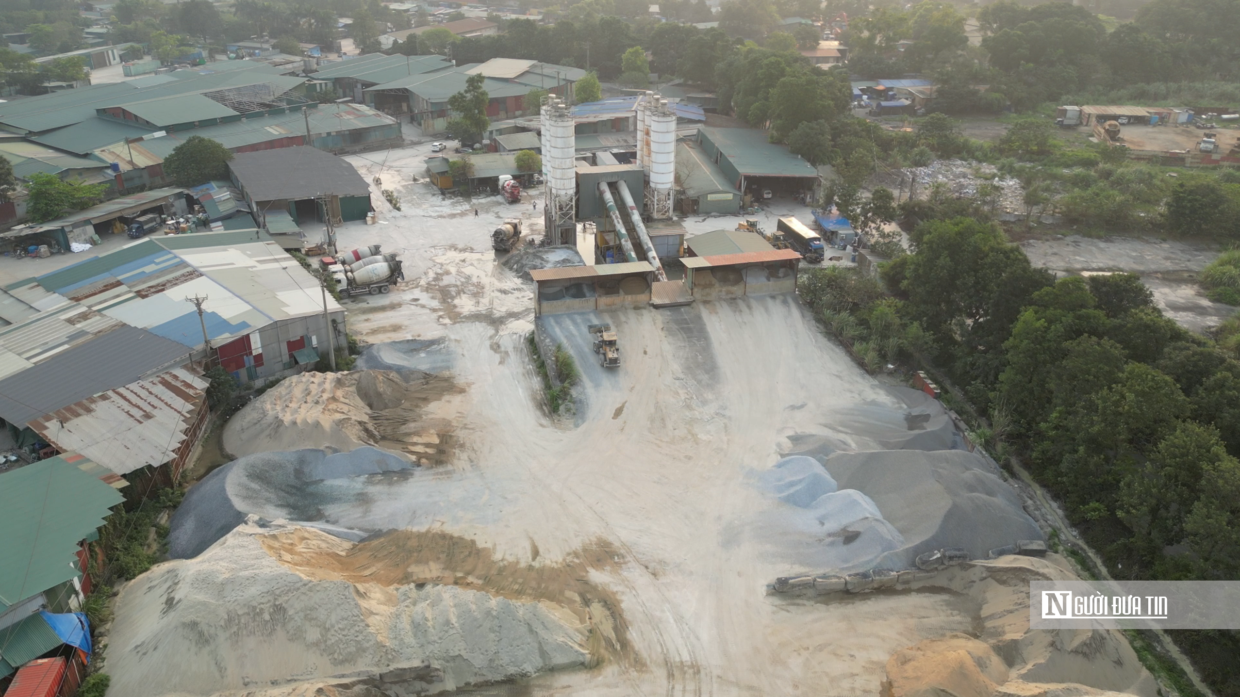 Hồ sơ điều tra - Hà Nội: Trạm trộn bê tông nghi hoạt động 'chui', xả thải ra môi trường (Hình 2).