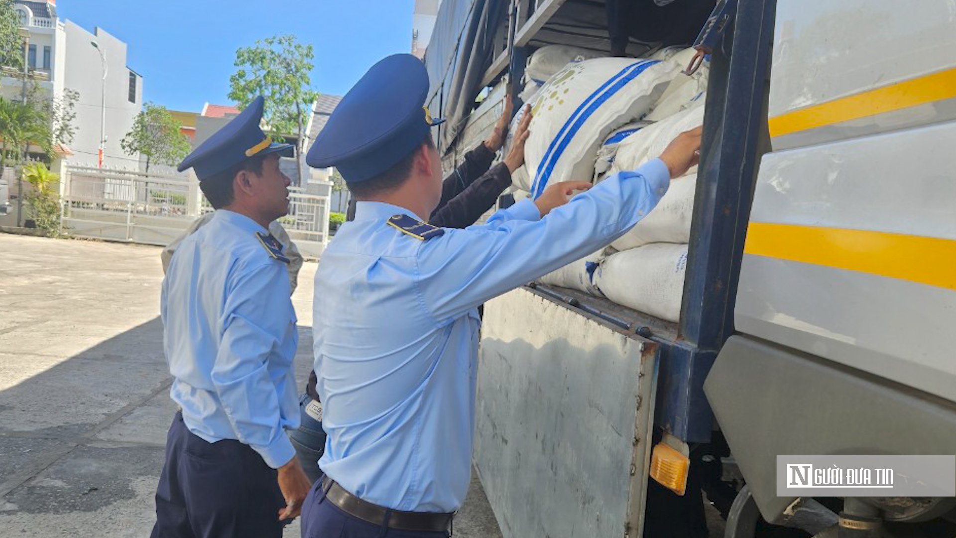 An ninh - Hình sự - Lực lượng QLTT phát hiện hàng chục tấn đường nhập lậu