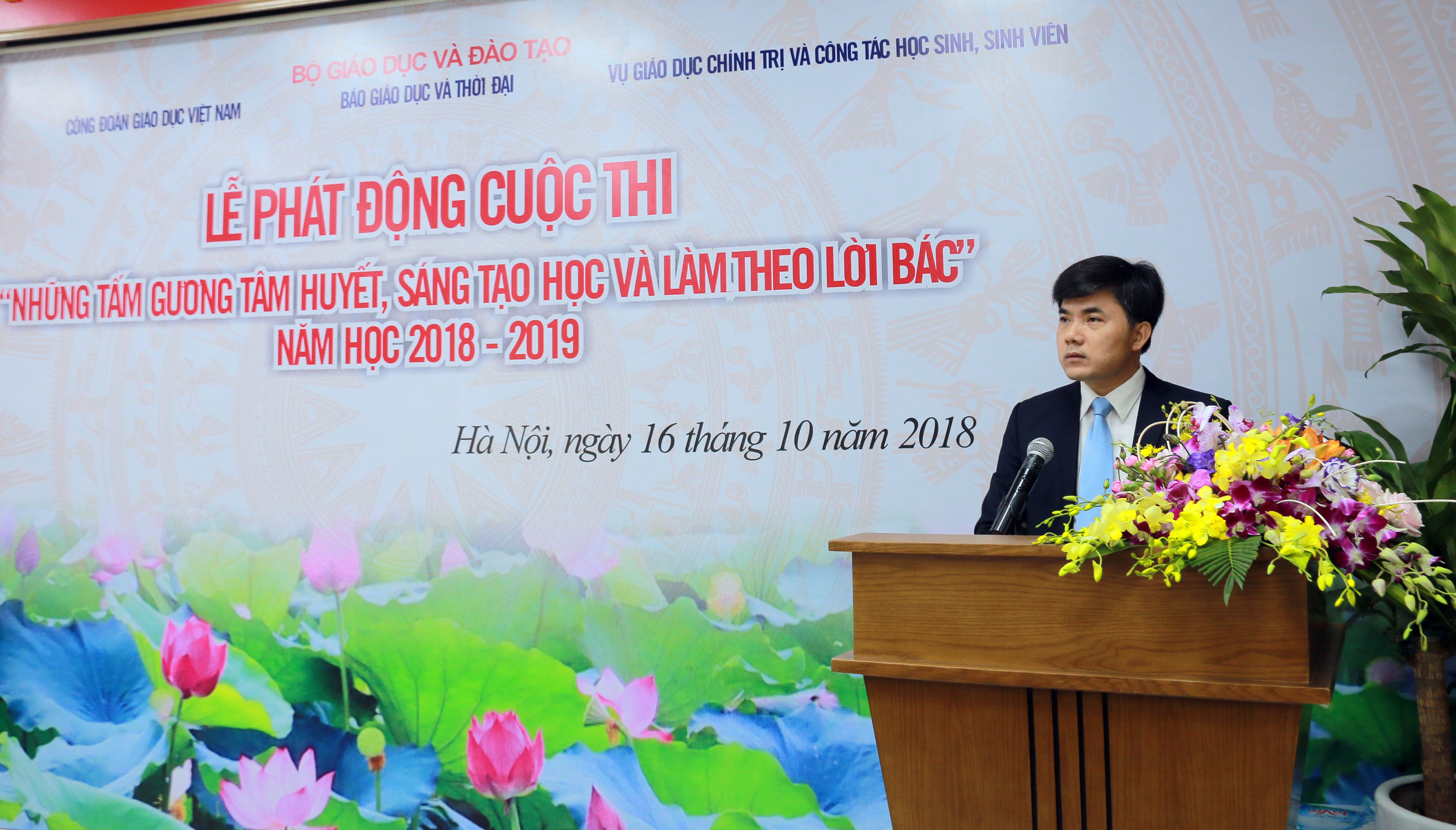 Giáo dục - Tôn vinh thầy cô giáo vì sự nghiệp trồng người