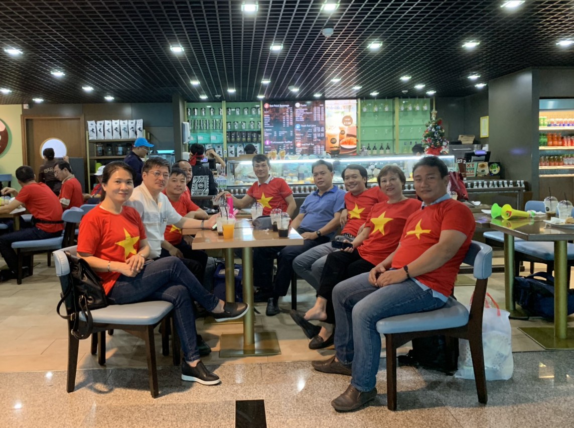 Thể thao - CĐV 'hừng hực' khí thế trước giờ khởi hành sang Malaysia tiếp lửa tinh thần tuyển Việt Nam (Hình 8).