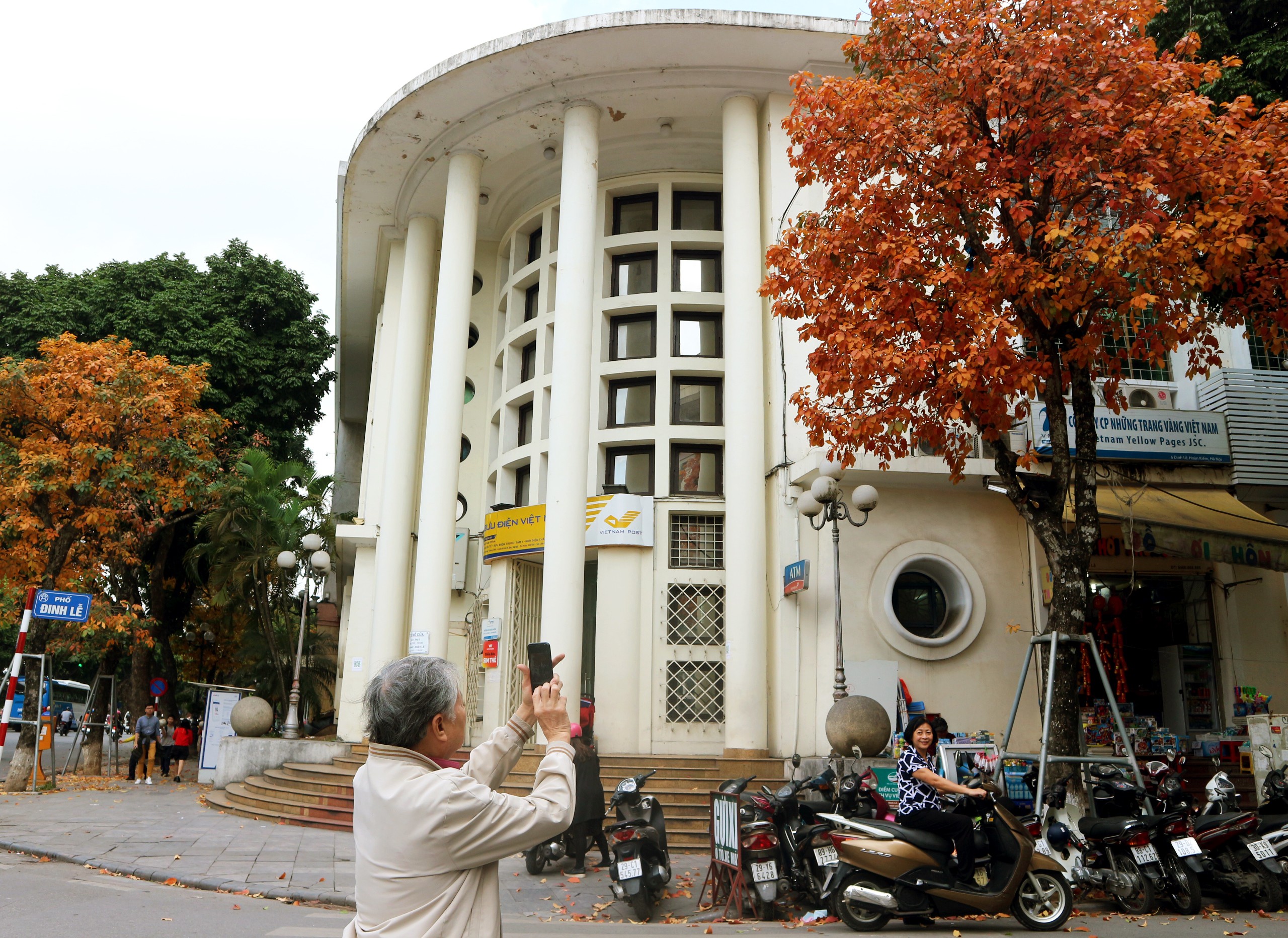 Tin nhanh - Lộc vừng thay lá, Hà Nội đẹp mơ màng (Hình 6).