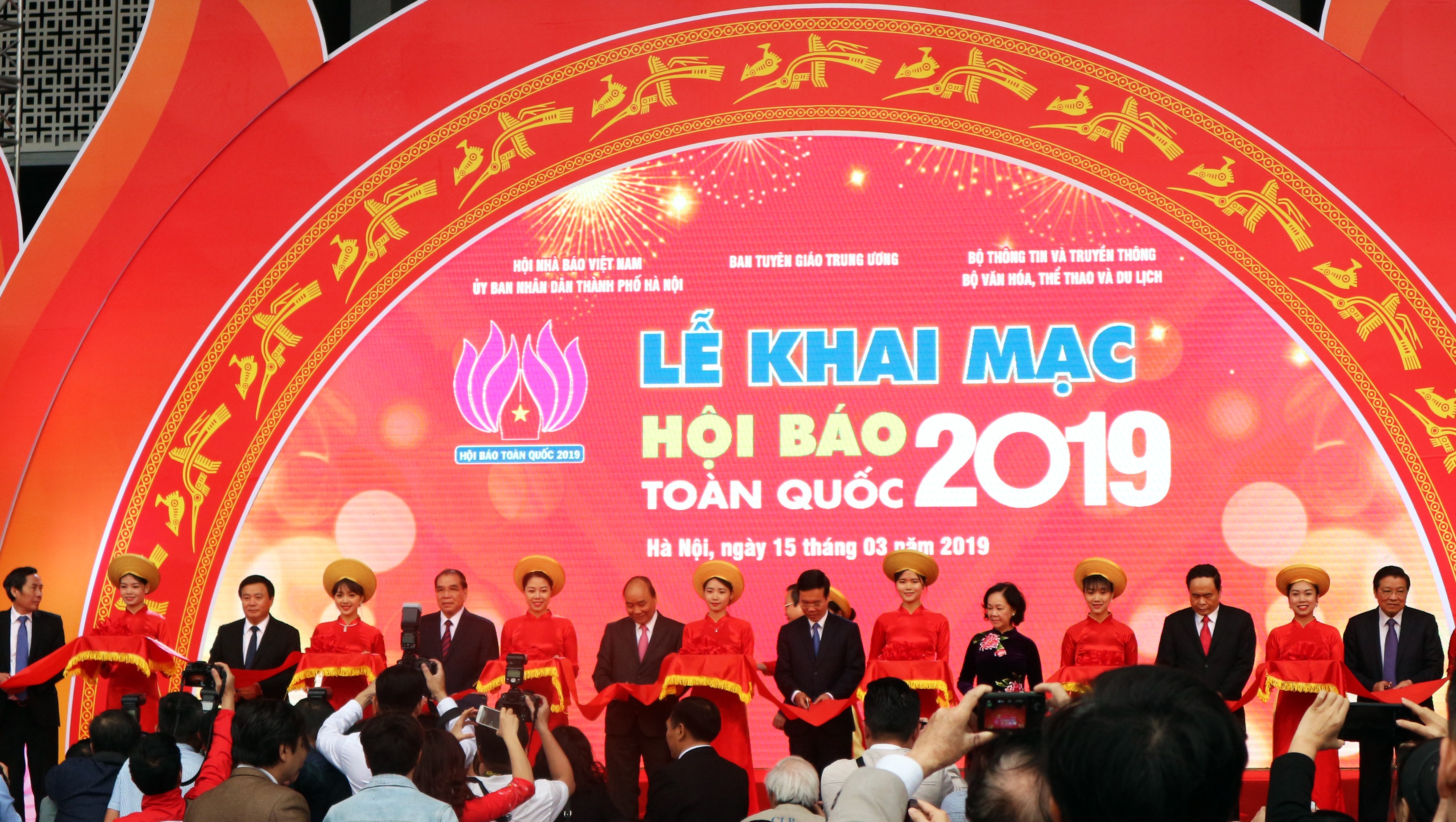 Tin nhanh - Những hình ảnh ấn tượng nhất ngày khai mạc Hội báo toàn quốc 2019