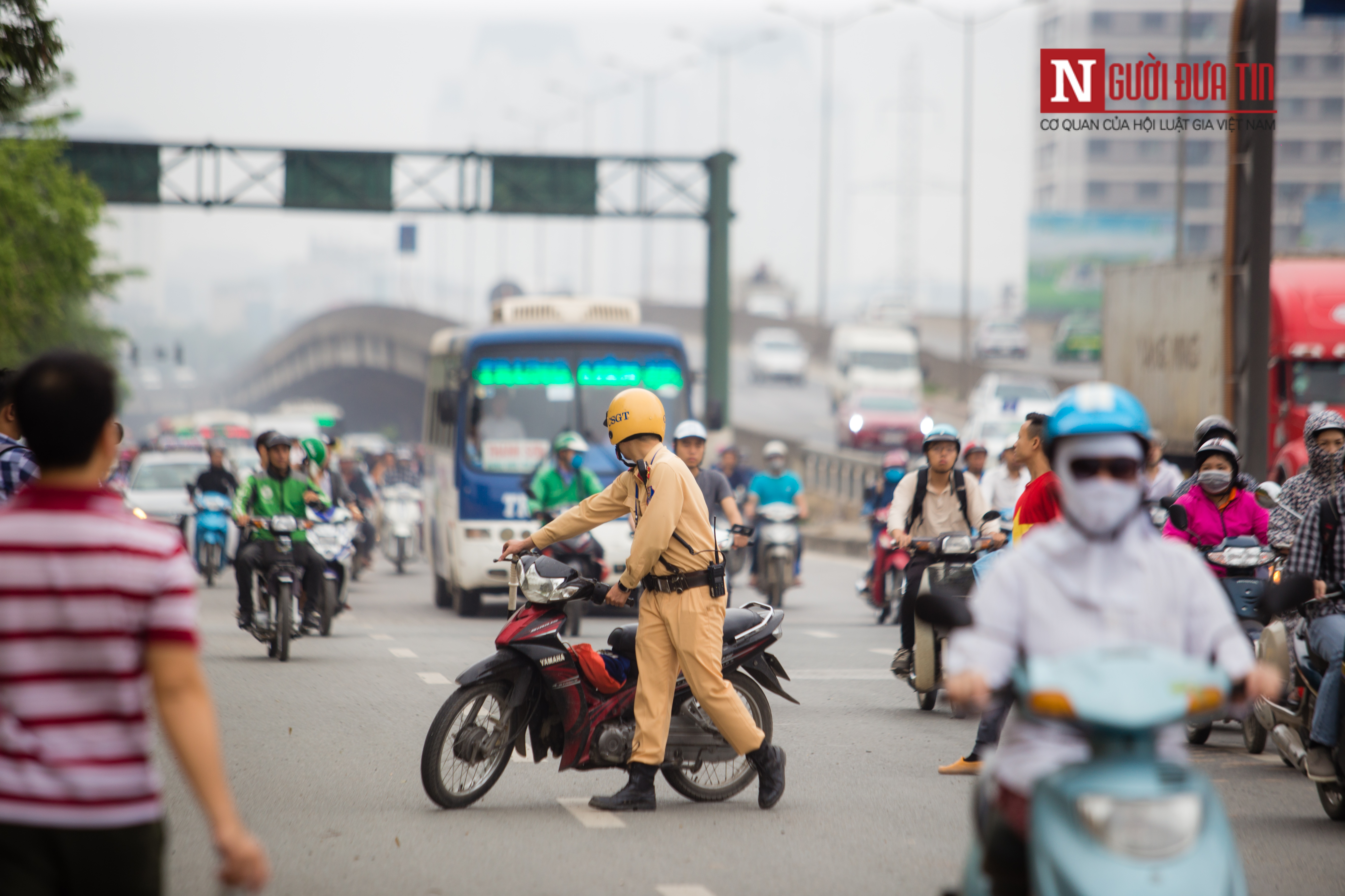 Tin nhanh - Hàng loạt phương tiện thô sơ bị xử phạt ở đường vành đai 3 trên cao (Hình 6).