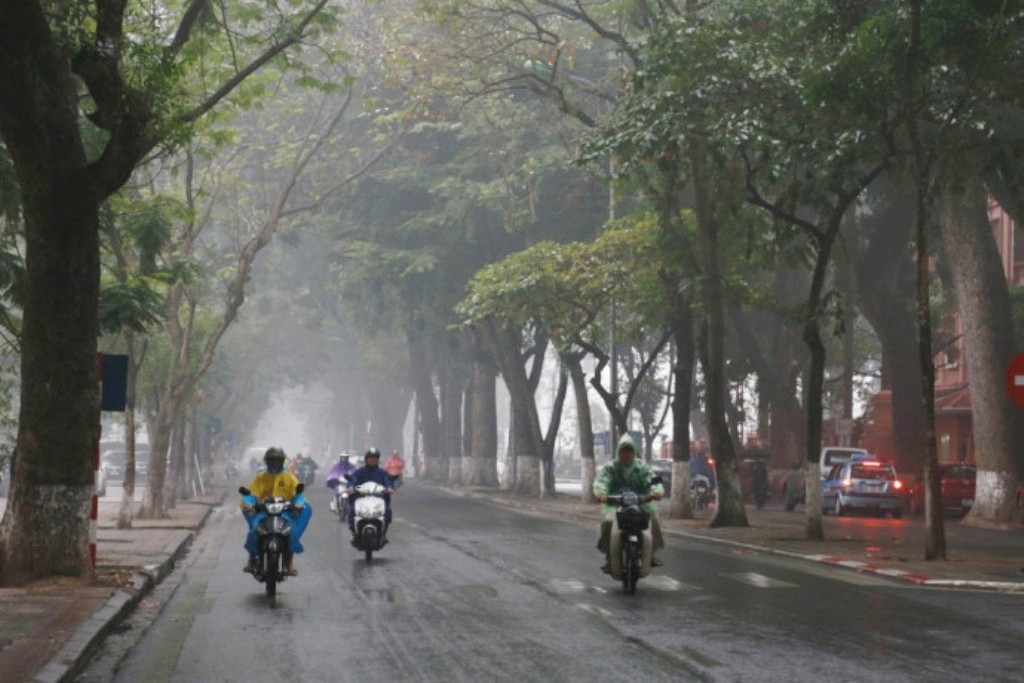 Tin nhanh - Hà Nội đang có mưa lớn, miền bắc tiềm ẩn nguy cơ lũ quét