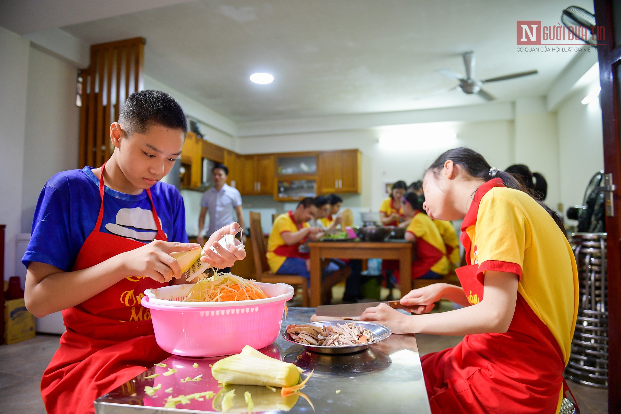 Dân sinh - [Chùm ảnh]: Điều kỳ diệu ở quán cơm hy vọng của những chú Ong Mật (Hình 8).