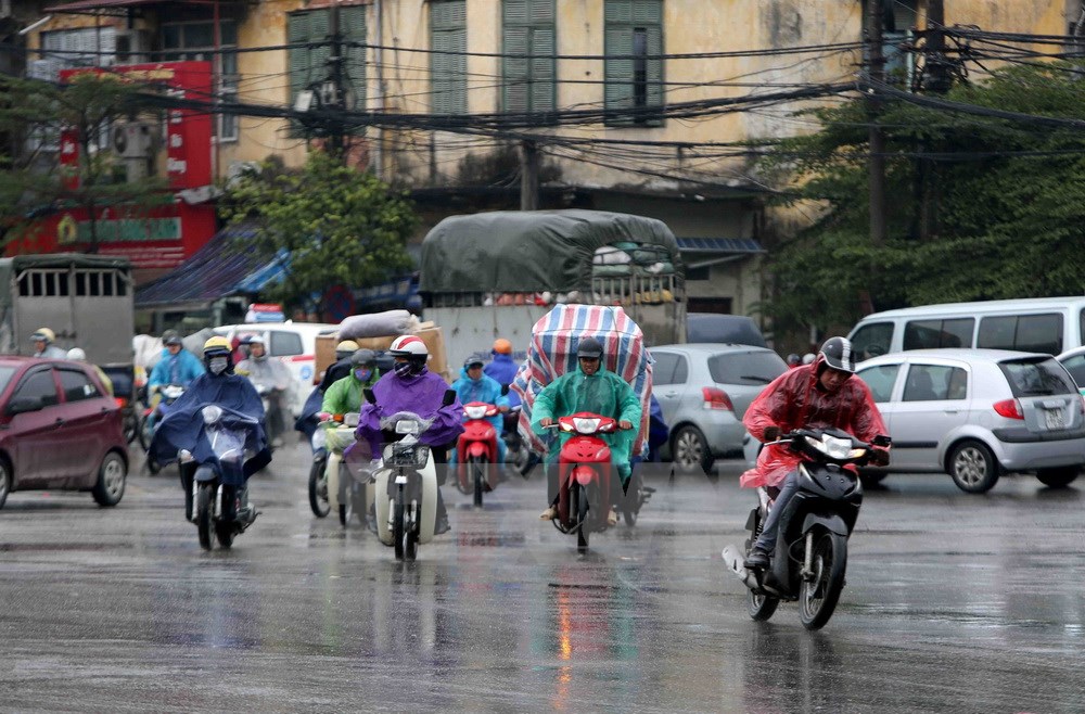 Tin nhanh - Dự báo thời tiết ngày và đêm 16/6: Bắc Bộ mưa dông, Trung Bộ nắng nóng gay gắt