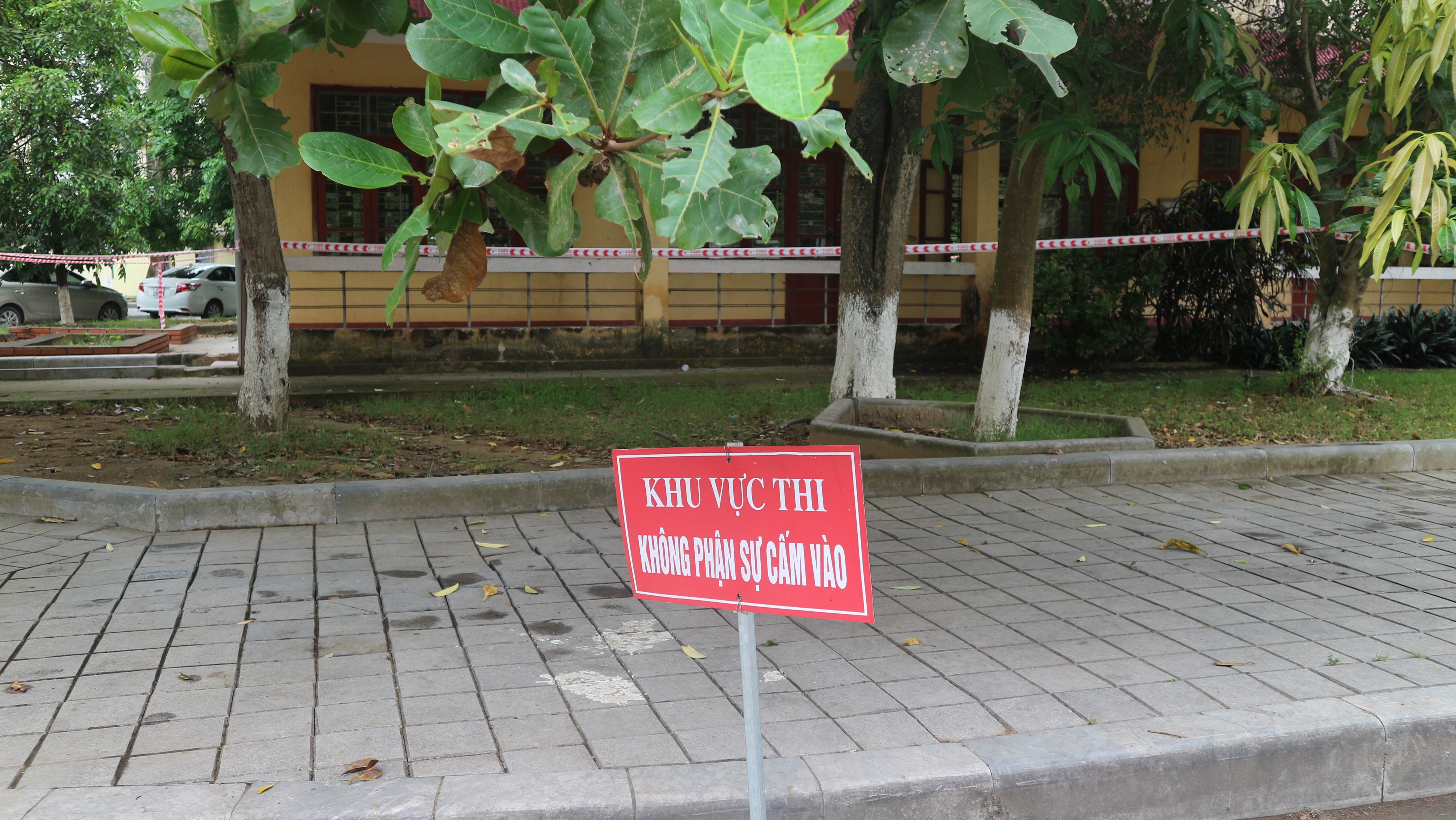 Giáo dục - Chấm thi THPT Quốc gia 2019: Nỗi lòng 'khăn gói' xa nhà vì học sinh thân yêu (Hình 3).