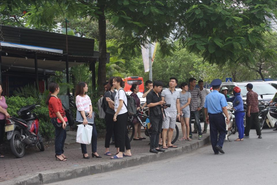 Tin nhanh - Hà Nội: Cháy chung cư Nam Trung Yên, cư dân 'tán loạn' vì không có hệ thống báo cháy (Hình 4).