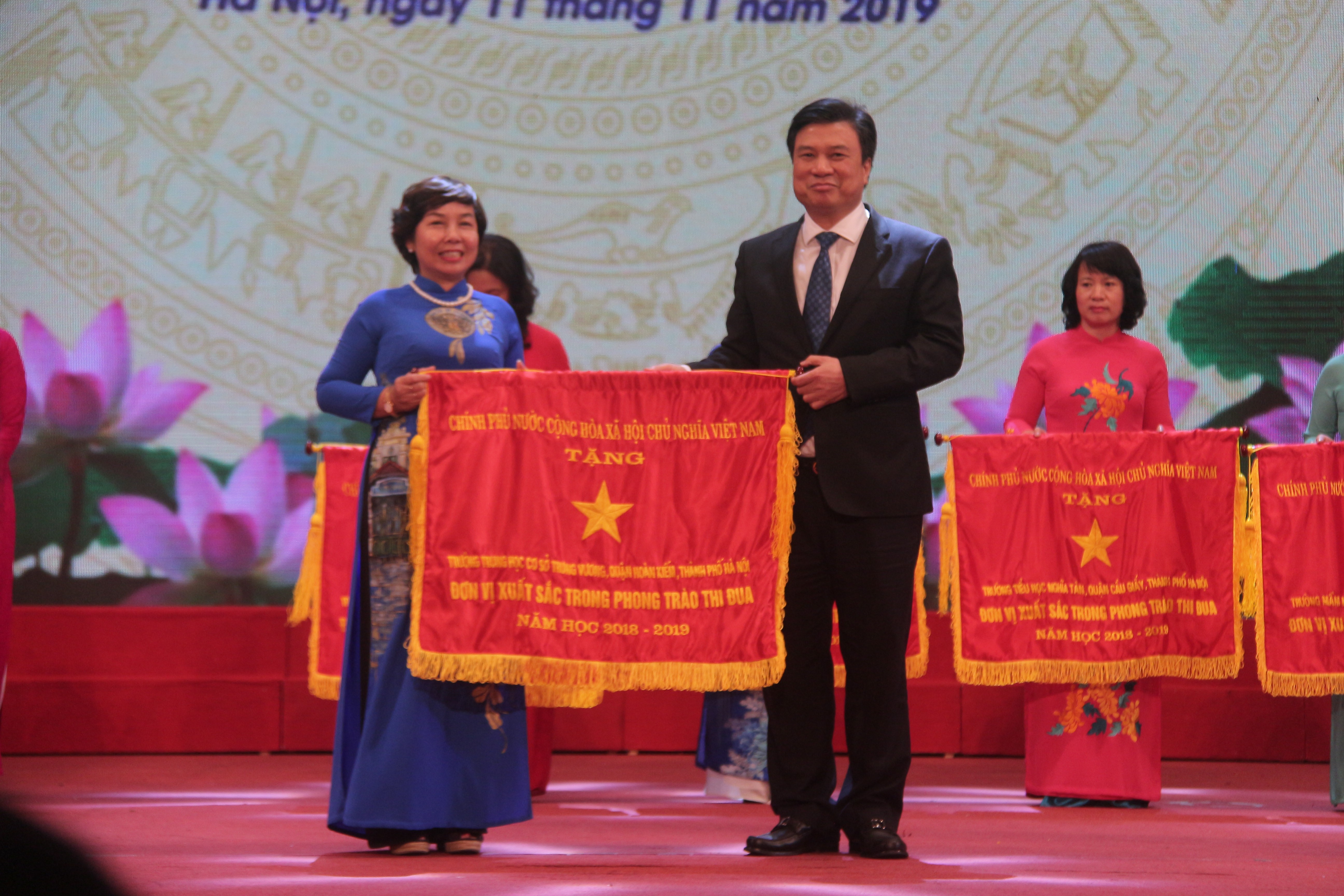 Giáo dục - Tuyên dương tấm gương nhà giáo mẫu mực Thủ đô 2019 (Hình 13).