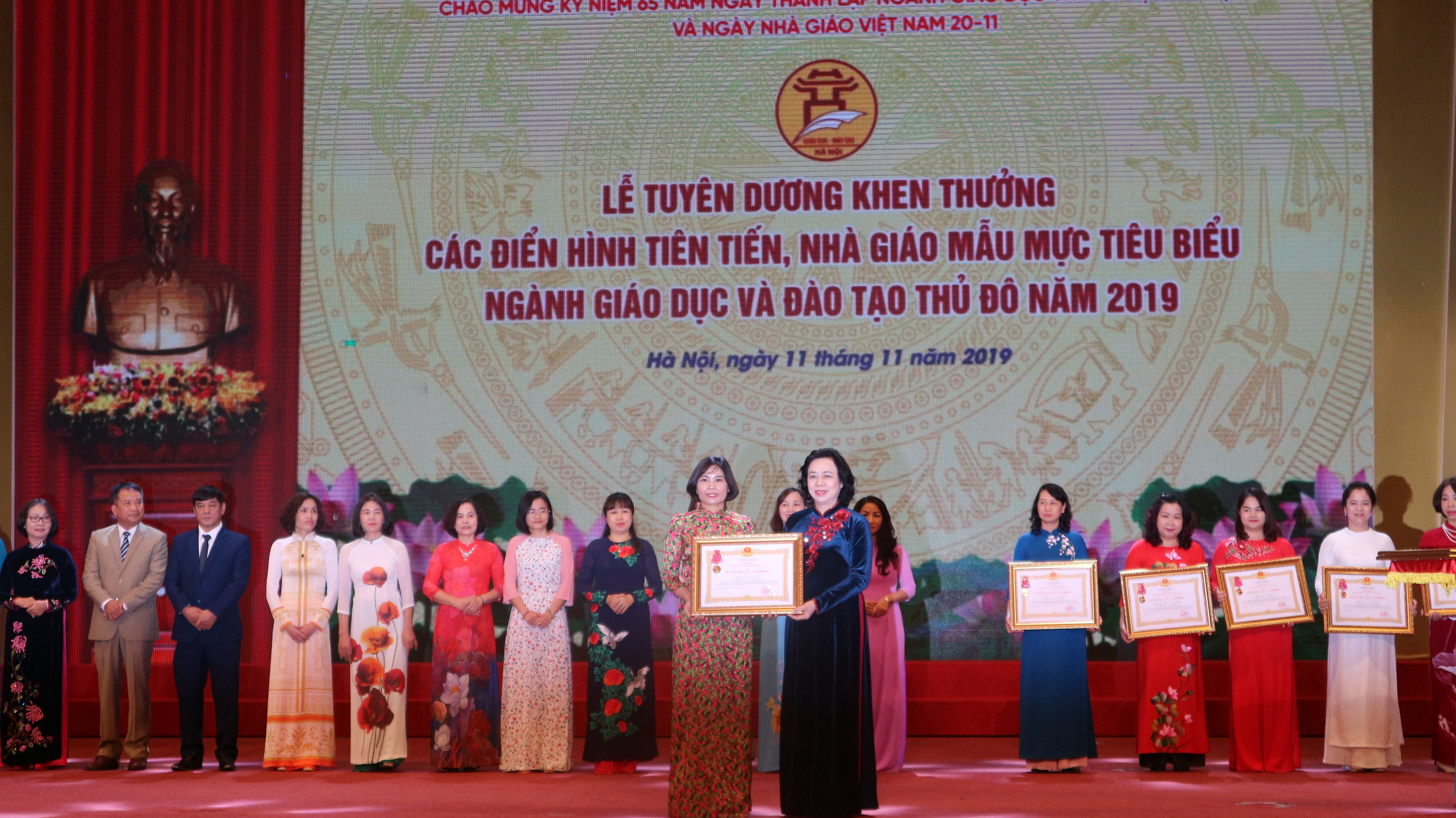 Giáo dục - Tuyên dương tấm gương nhà giáo mẫu mực Thủ đô 2019 (Hình 10).
