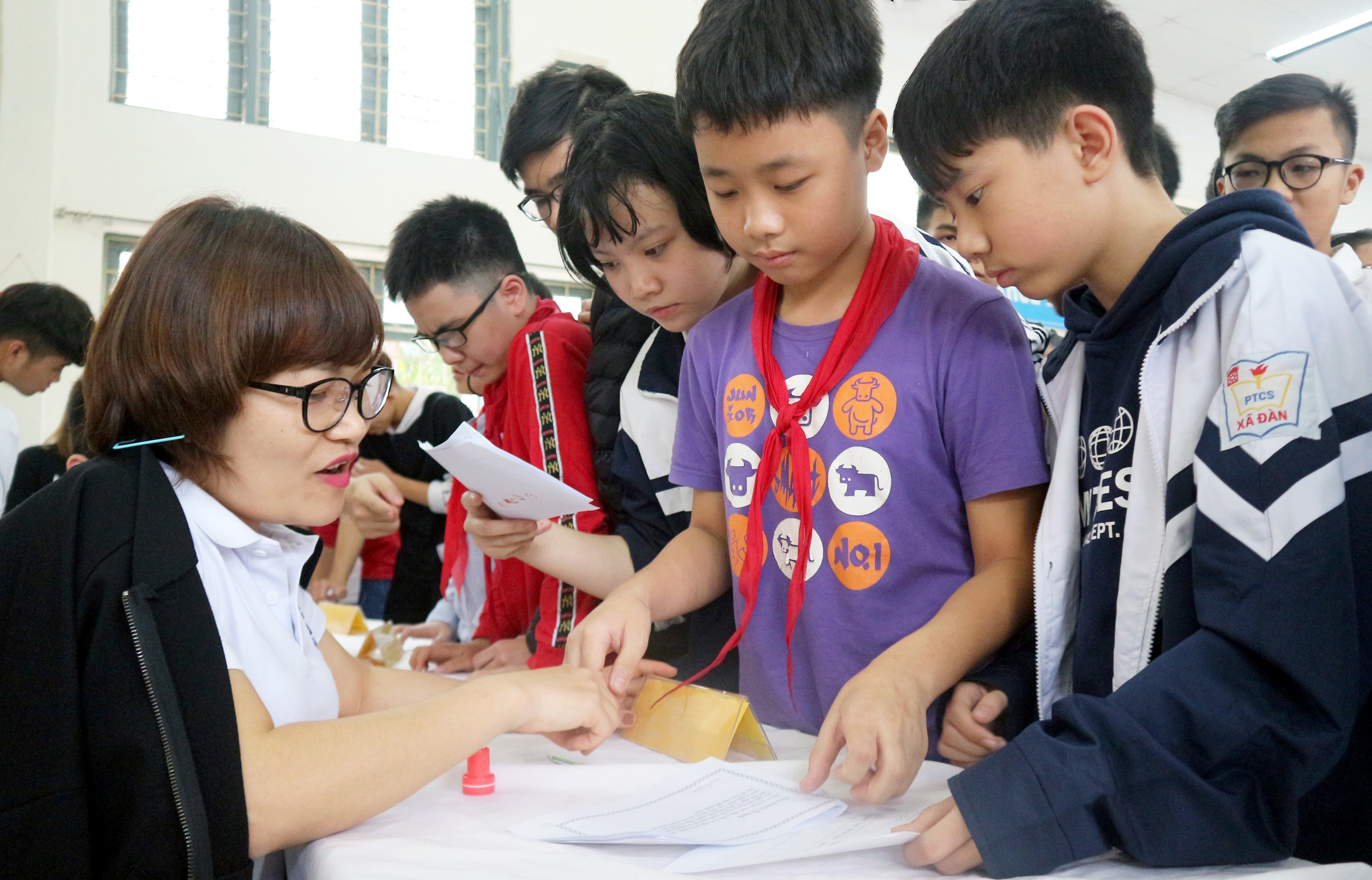 Giáo dục - Học sinh khiếm thính hồ hởi học Toán dù 'tai không nghe, miệng không nói' (Hình 3).