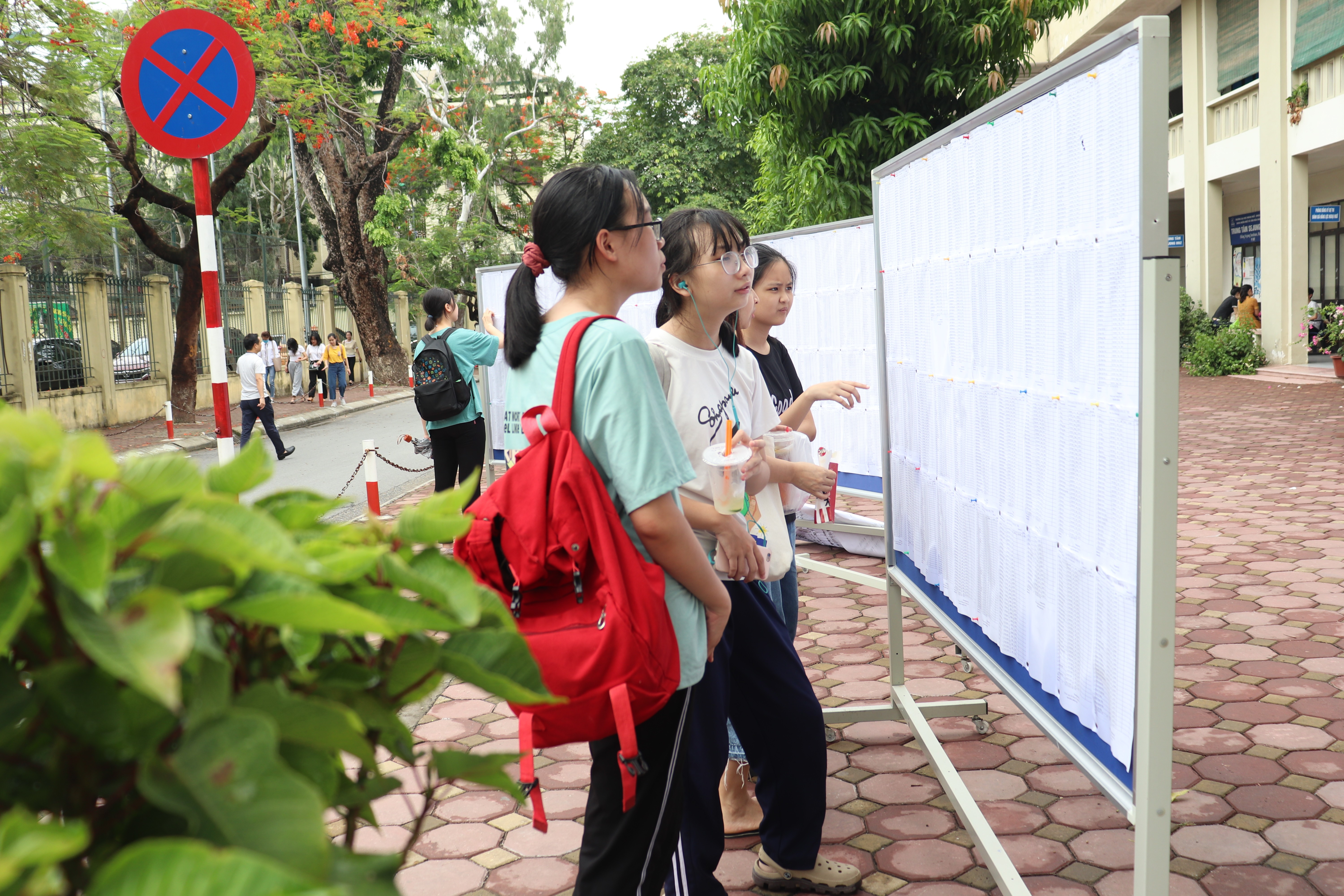 Giáo dục - Trường THPT tuyển sinh sớm nhất Hà Nội, đề thi “bắt trend” Covid-19 (Hình 2).