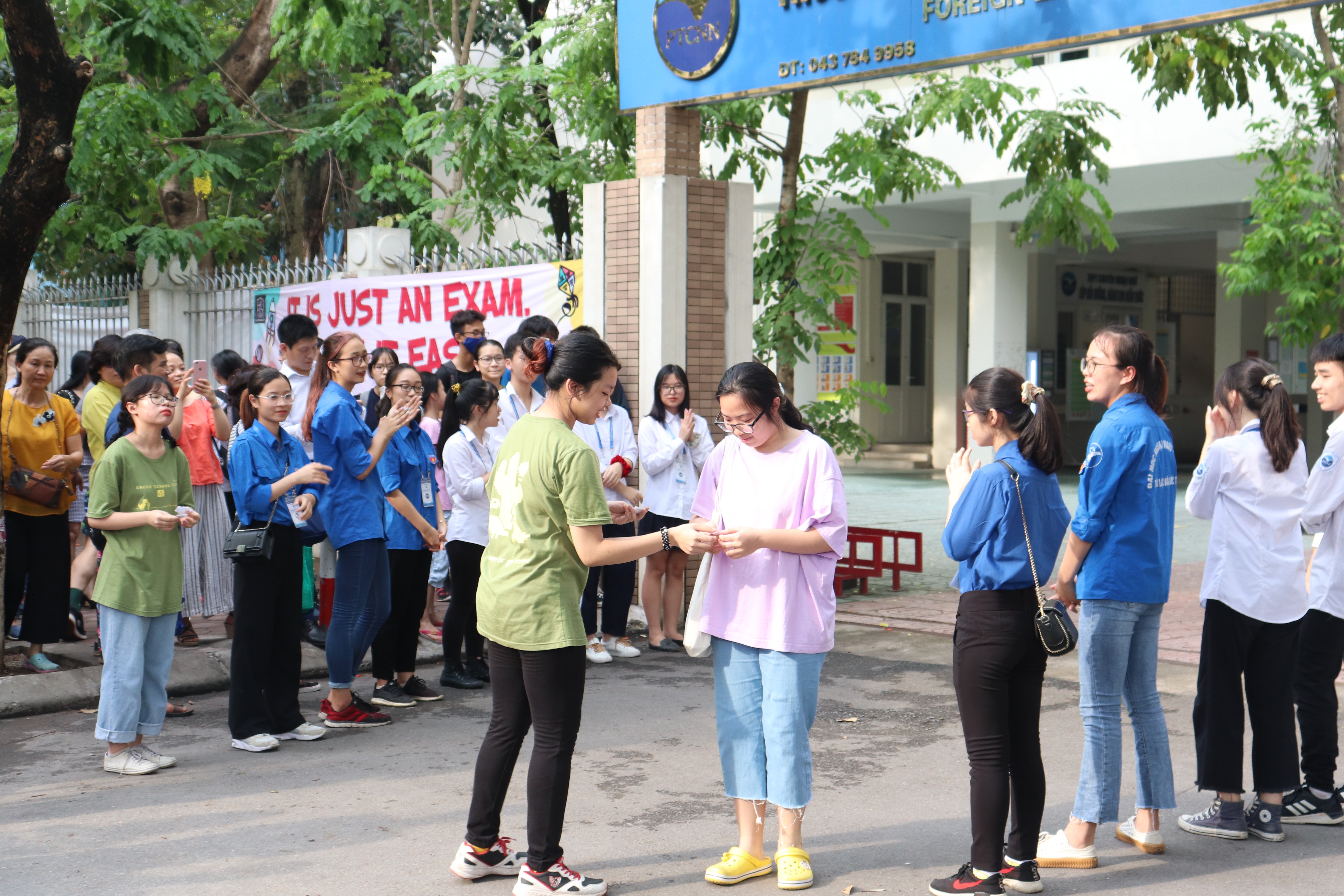 Giáo dục - Trường THPT tuyển sinh sớm nhất Hà Nội, đề thi “bắt trend” Covid-19 (Hình 5).