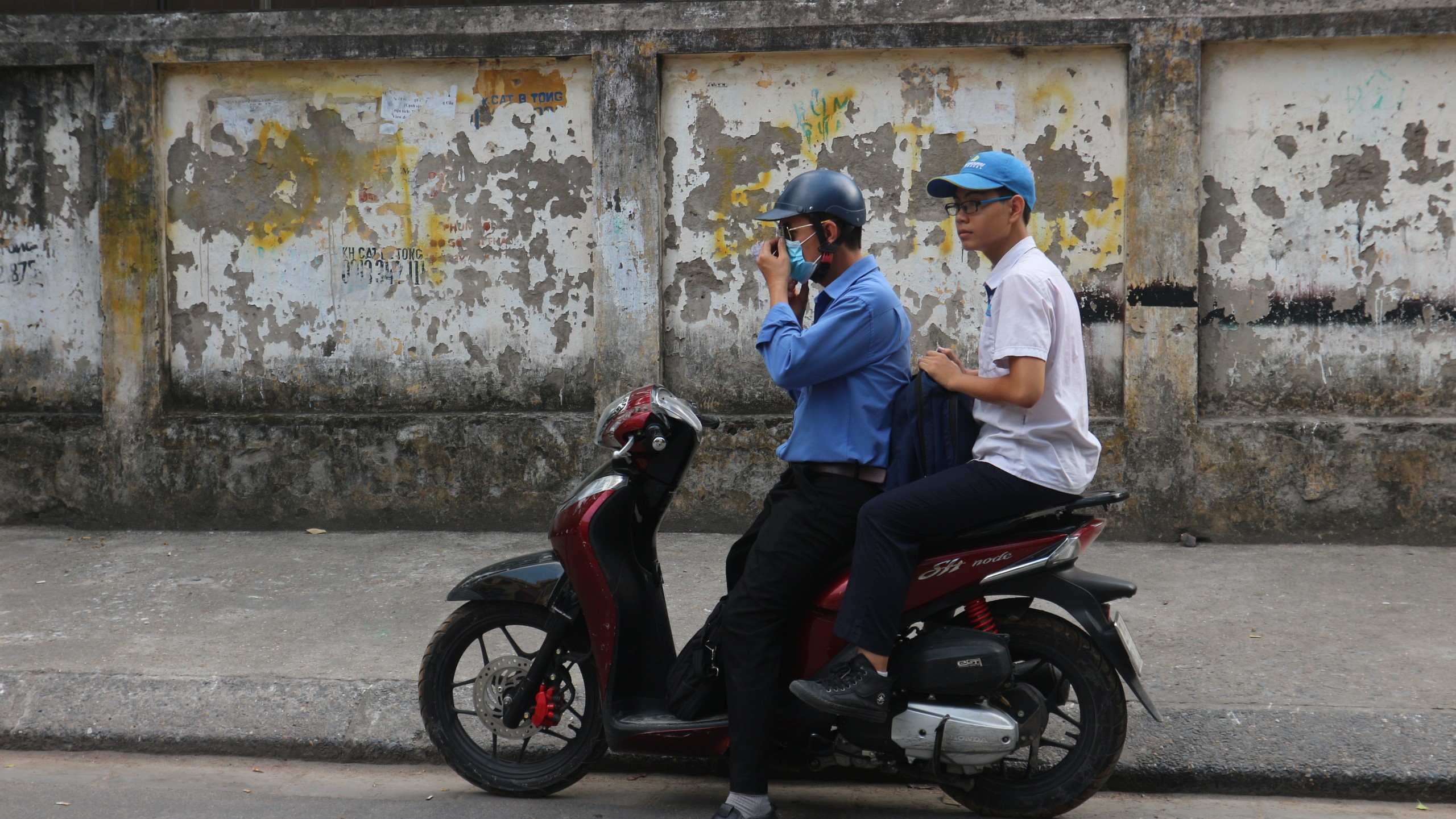 Giáo dục - Hai ngày “dãi nắng” của phụ huynh đồng hành cùng con vượt vũ môn (Hình 13).