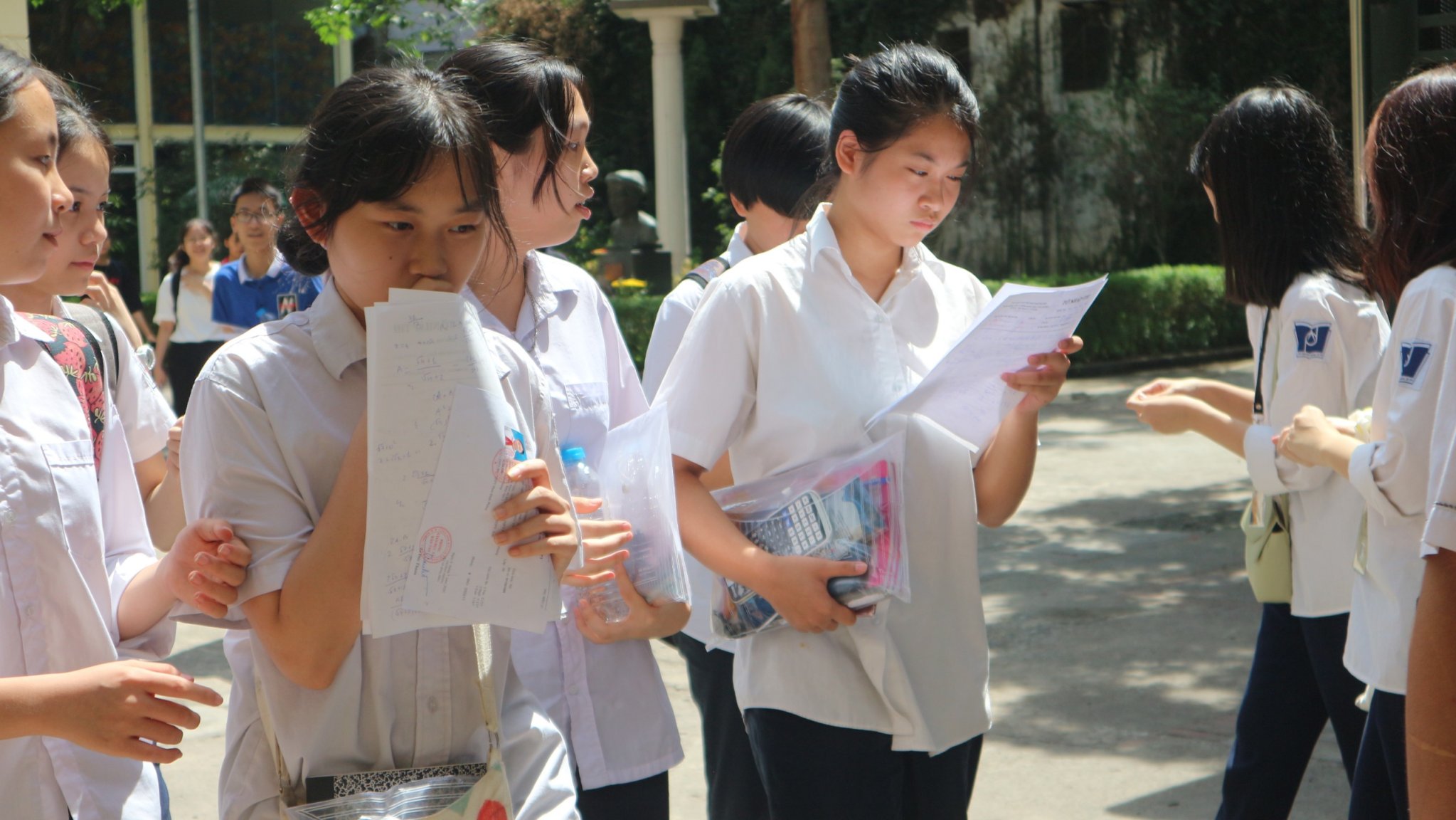 Giáo dục - Khép lại kỳ thi vào 10: Thí sinh khen đề Toán không có “bẫy” dễ kiếm điểm cao (Hình 12).