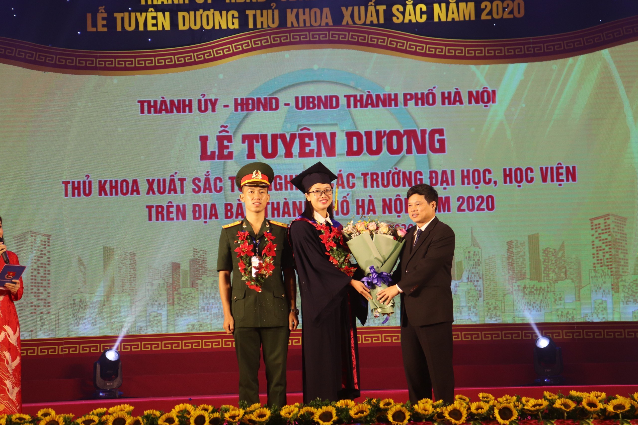 Giáo dục - Tôn vinh 88 Thủ khoa, Phó Chủ tịch Hà Nội nhắn nhủ 'tinh hoa' không tự mãn (Hình 2).