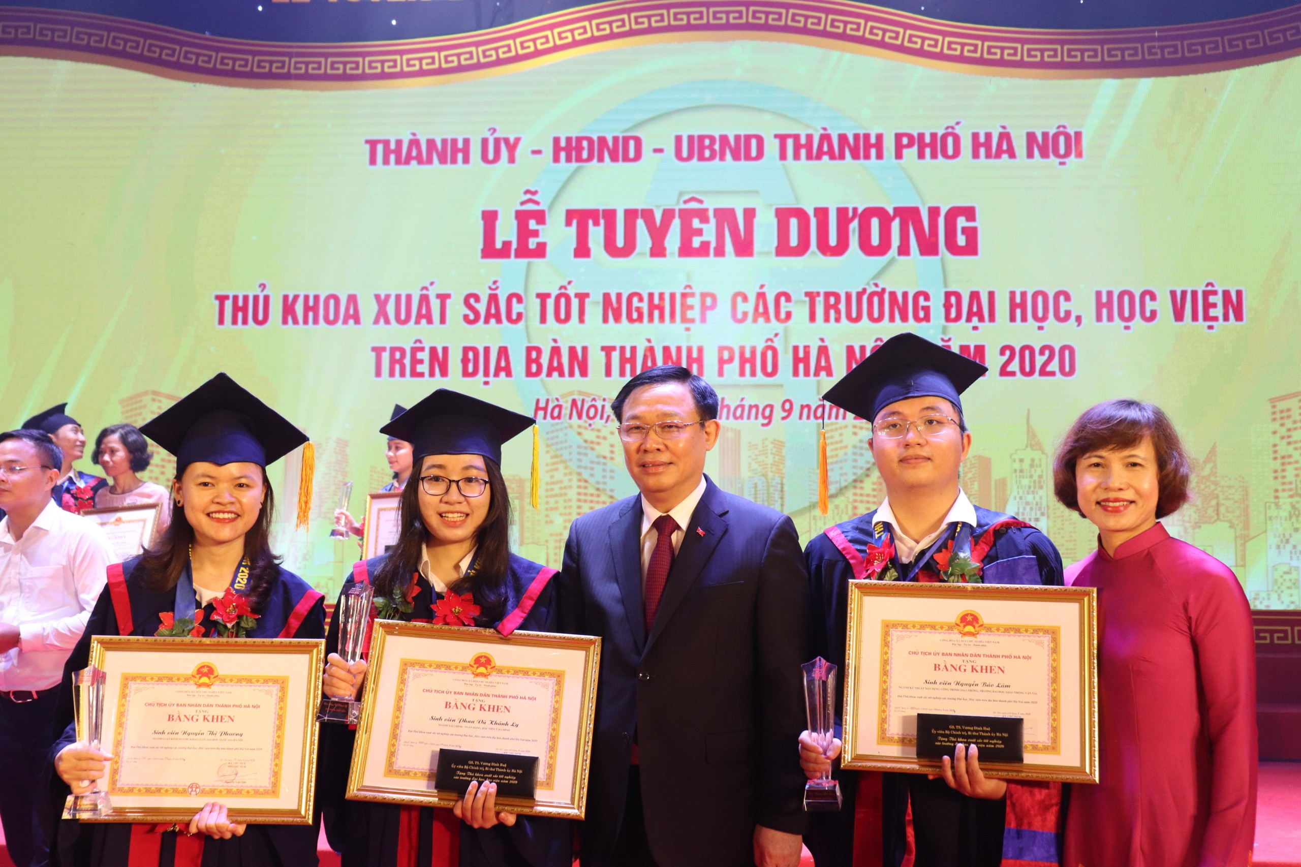 Giáo dục - Tôn vinh 88 Thủ khoa, Phó Chủ tịch Hà Nội nhắn nhủ 'tinh hoa' không tự mãn (Hình 5).