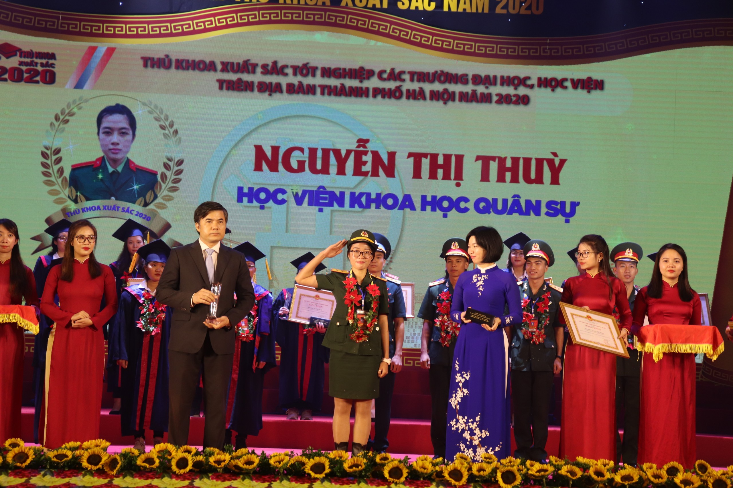 Giáo dục - Tôn vinh 88 Thủ khoa, Phó Chủ tịch Hà Nội nhắn nhủ 'tinh hoa' không tự mãn (Hình 7).