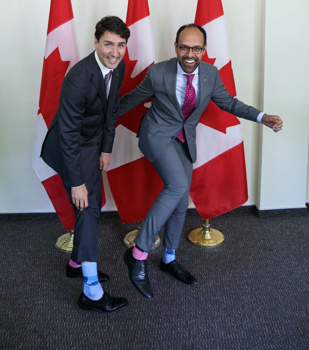 Hồ sơ - Nghệ thuật sử dụng bít tất của Thủ tướng Canada Justin Trudeau (Hình 4).
