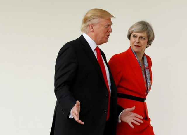 Tổng thống Mỹ Donald Trump đã hủy chuyến thăm tới London (Anh) để dự lễ khánh thành tòa Đại sứ quán mới dự kiến vào tháng 2 tới với lý do đưa ra khá bất ngờ: “Lý do tôi hủy chuyến thăm London là vì tôi không phải người ủng hộ việc chính quyền ông Obama bán đi có lẽ là vị trí đẹp nhất, thích hợp nhất cho Đại sứ quán Mỹ ở London chỉ để xây một Đại sứ quán mới ở vị trí xa xôi với kinh phí 1,2 tỷ USD”.

