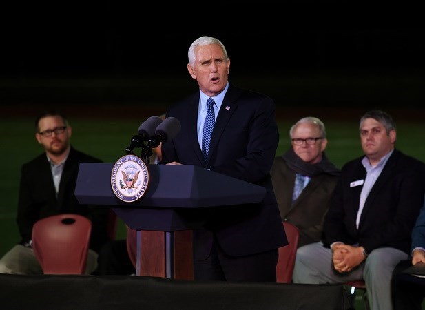 Phó Tổng thống Mỹ Mike Pence khẳng định nước này “đã sẵn sàng cho mọi tình huống bất ngờ” liên quan tới Triều Tiên, đồng thời cảnh báo: “Tất cả các phương án đều được cân nhắc” để đối phó với các mối đe dọa từ Bình Nhưỡng