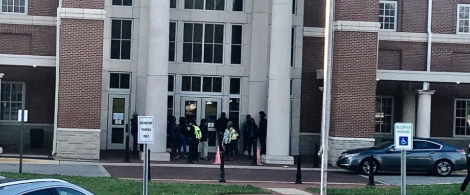 Mỹ: Bí ẩn danh tính nghi phạm gây ra vụ nổ súng tại trường trung học