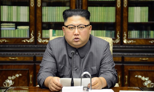 Lãnh đạo Triều Tiên Kim Jong-un vừa tuyên bố nước này sẽ không tiếp tục thử vũ khí hạt nhân và tên lửa đạn đạo mà sẽ tập trung vào phát triển kinh tế. Bình luận viên Choe Sang-hun từ New York Times nhận định tuyên bố dừng thử hạt nhân, tên lửa của nhà lãnh đạo Kim Jong-un rất có thể là một bước đi chiến thuật, hướng đến mục tiêu đưa Mỹ vào thế yếu hơn trong các cuộc thảo luận sắp tới về kho vũ khí hạt nhân Triều Tiên.