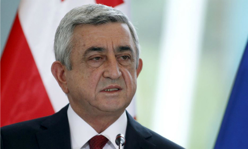 Ngày 23/4, ông Serzh Sarksyan, người mới được bổ nhiệm làm Thủ tướng Armenia, tuyên bố sẽ từ chức sau các cuộc biểu tình liên tiếp phản đối ông nắm quyền Thủ tướng. Tuyên bố trên được đưa ra sau nhiều ngày tiếp diễn các cuộc biểu tình quy mô lớn phản đối ông Sarksyan. Những người tham gia biểu tình cáo buộc ông 