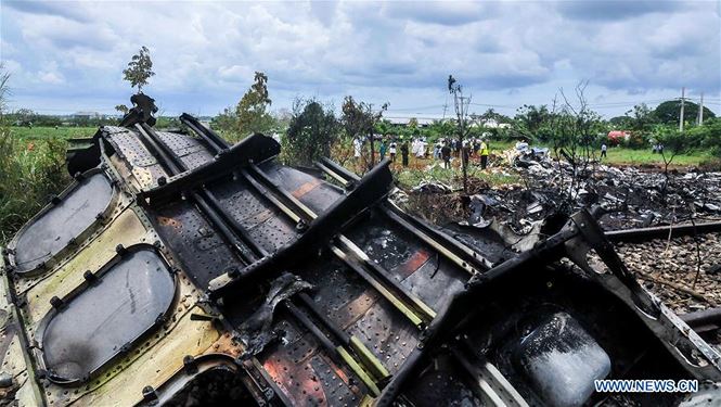 Một nhân chứng có tên Vivian cho biết chiếc máy bay Boeing 737 của Cuba đã cố tránh nhà và trường học trước khi đâm xuống cánh đồng sắn gần Havana (Cuba), khiến hơn 100 người thiệt mạng.