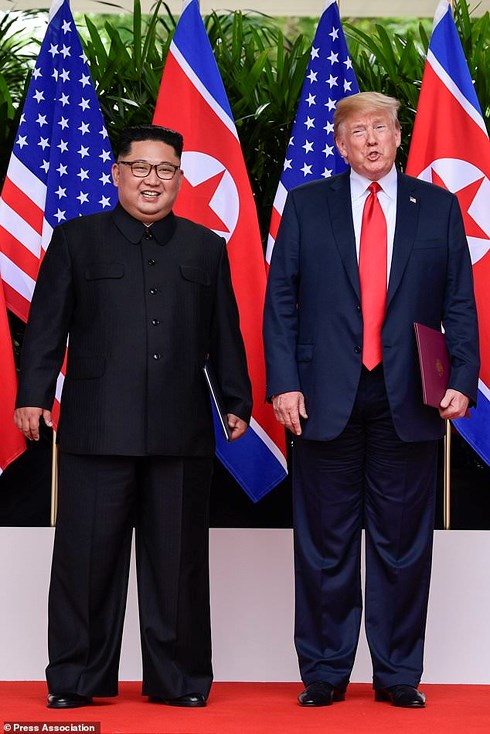 Tiết lộ bất ngờ về trang phục ông Kim Jong-un mặc tại hội nghị Mỹ-Triều