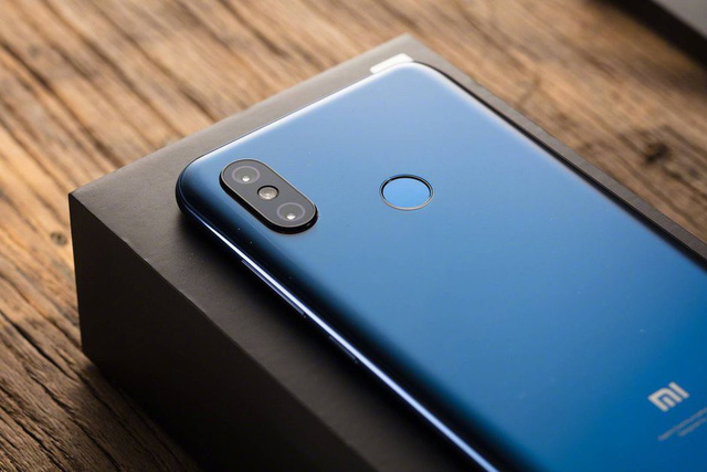 Sản phẩm - Xiaomi trình làng Mi 8 Pro mặt lưng trong suốt tại Việt Nam 