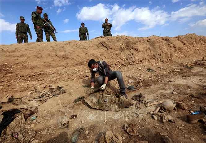 Tiêu điểm - Phát hiện mộ tập thể chứa hàng chục thi thể nạn nhân của IS ở Iraq