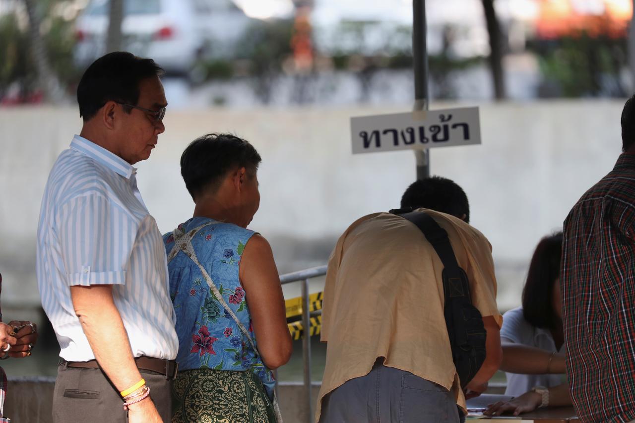 Tiêu điểm - Đảng Pheu Thai thân cựu TT Thaksin giành đa số ghế trong kết quả khảo sát
