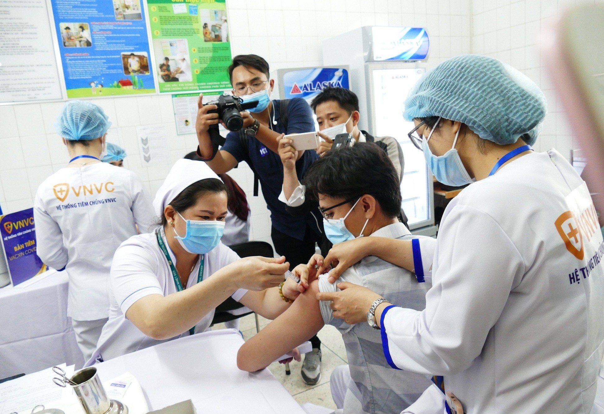 Tin nhanh - NÓNG: Bộ Y tế thông tin lịch trình cung ứng 60 triệu liều vaccine phòng COVID-19