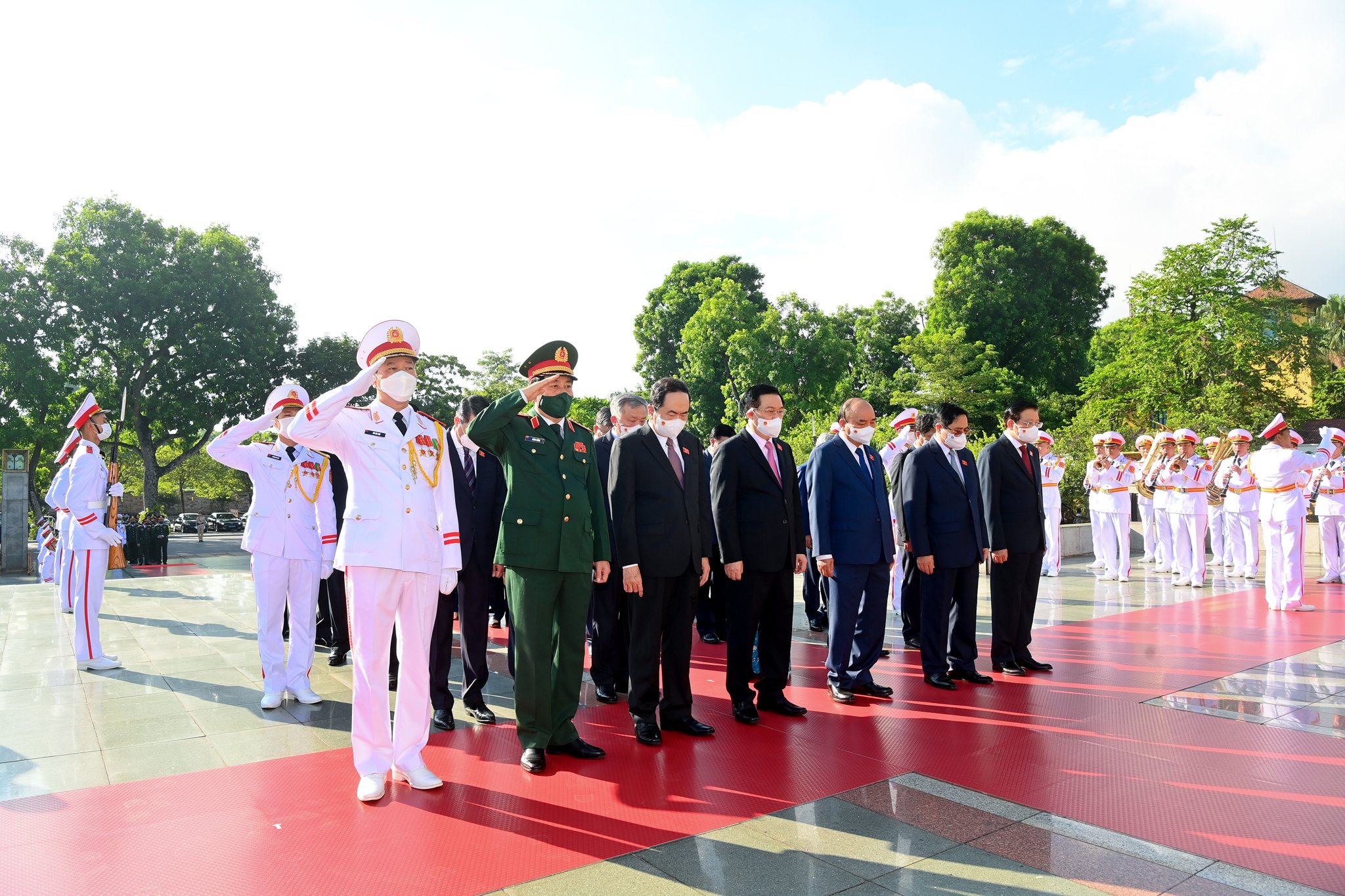 Tiêu điểm - Lãnh đạo Đảng, Nhà nước, Quốc hội đặt vòng hoa, tưởng niệm các Anh hùng liệt sĩ (Hình 2).