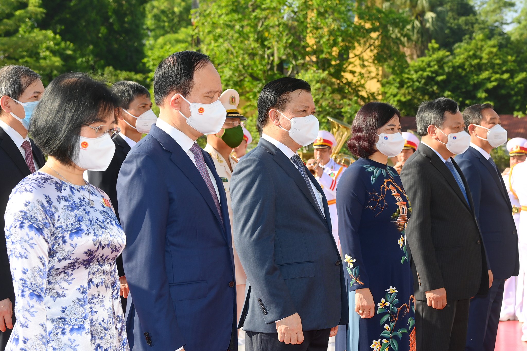 Tiêu điểm - Lãnh đạo Đảng, Nhà nước, Quốc hội đặt vòng hoa, tưởng niệm các Anh hùng liệt sĩ (Hình 8).