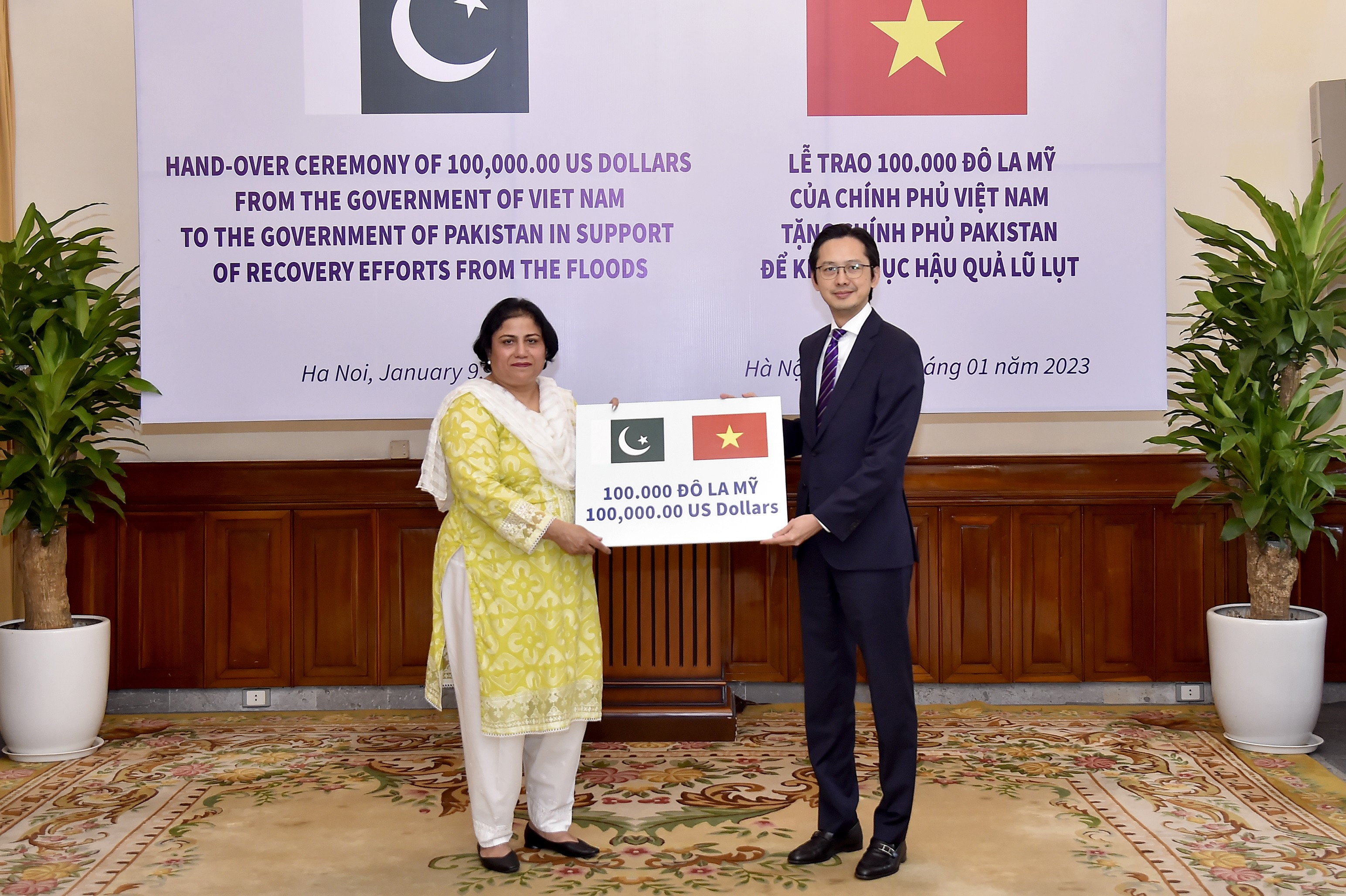 Tiêu điểm - Việt Nam tặng Pakistan 100 nghìn USD khắc phục hậu quả lũ lụt