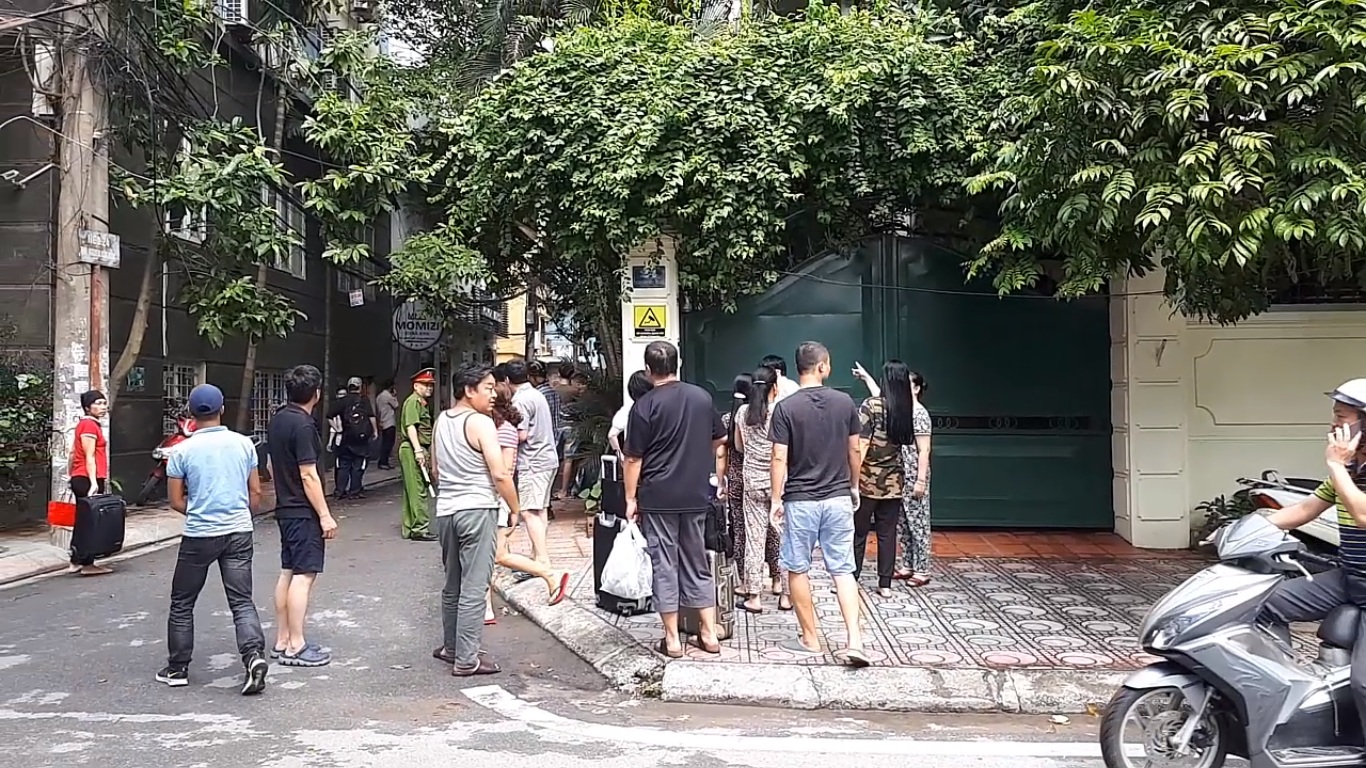 Hà Nội: 'Bà hỏa' ghé thăm khách sạn, khách nước ngoài hốt hoảng chạy thoát thân (Hình 2).