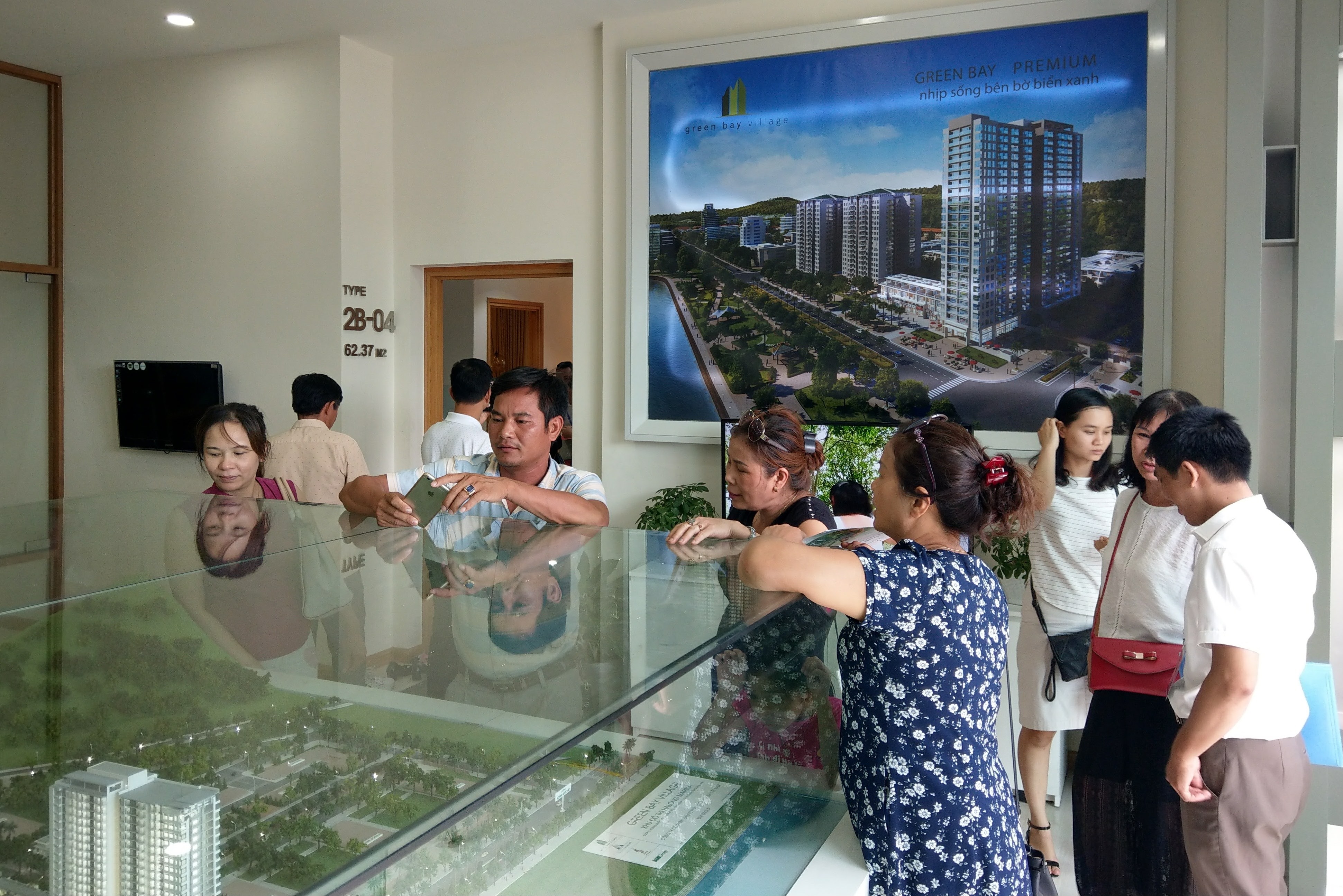 Cần biết - Hàng trăm khách Hà Nội đổ xô về Hạ Long để xem một căn hộ