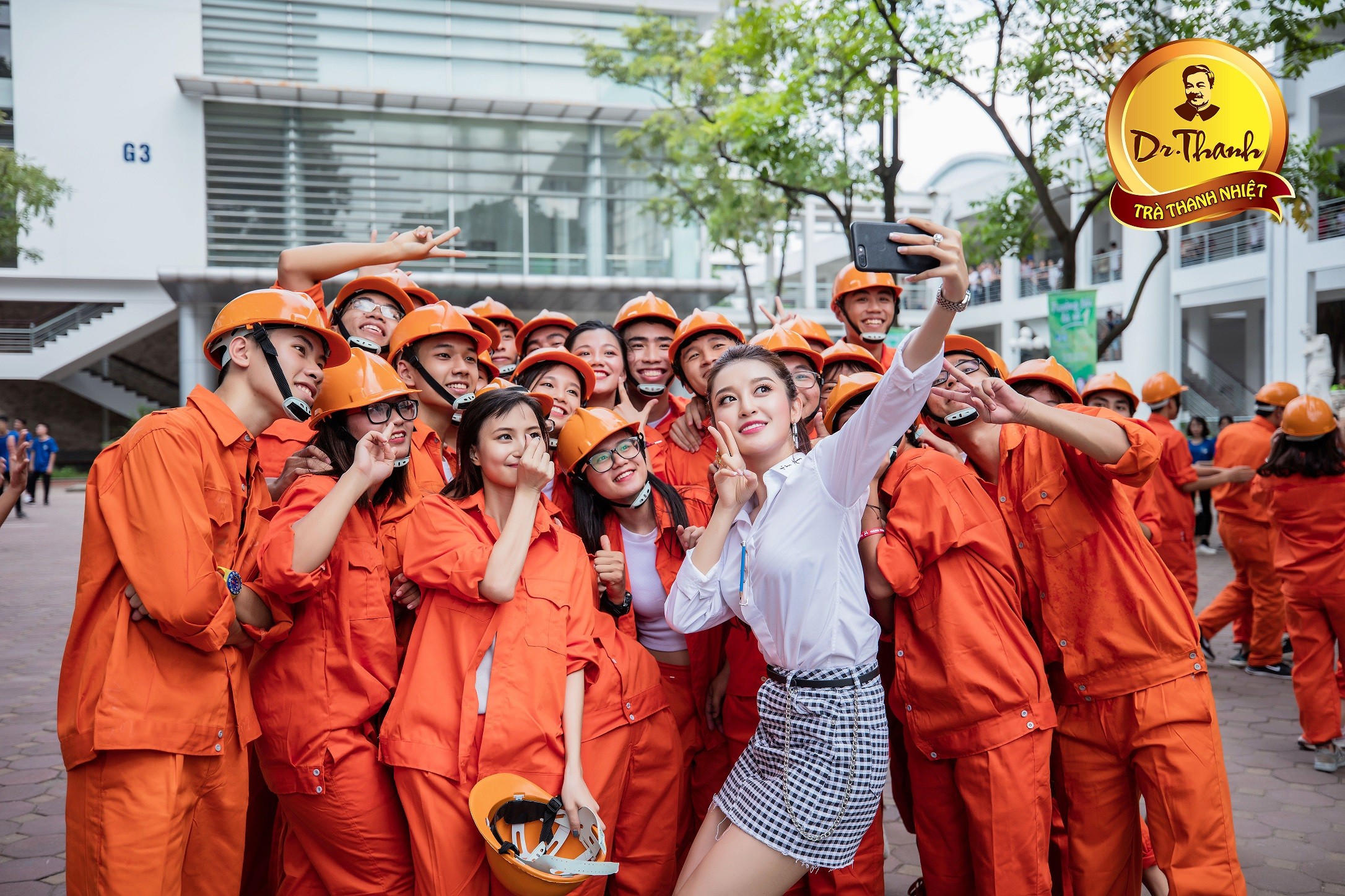 Giải trí - Á hậu Huyền My xuất hiện xinh tươi tại cuộc thi Hoa khôi Sinh viên 2017 (Hình 3).