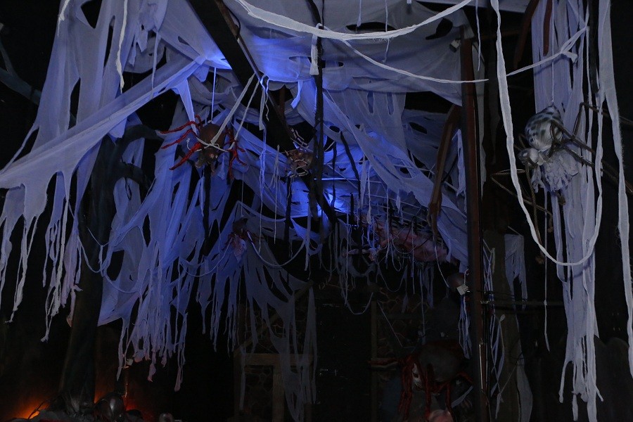 Kinh doanh -  ‘Check in’ Halloween với các tiểu cảnh được tạo từ hơn 10 tấn bí, ngô, táo tại Sun World Ba Na Hills (Hình 7).