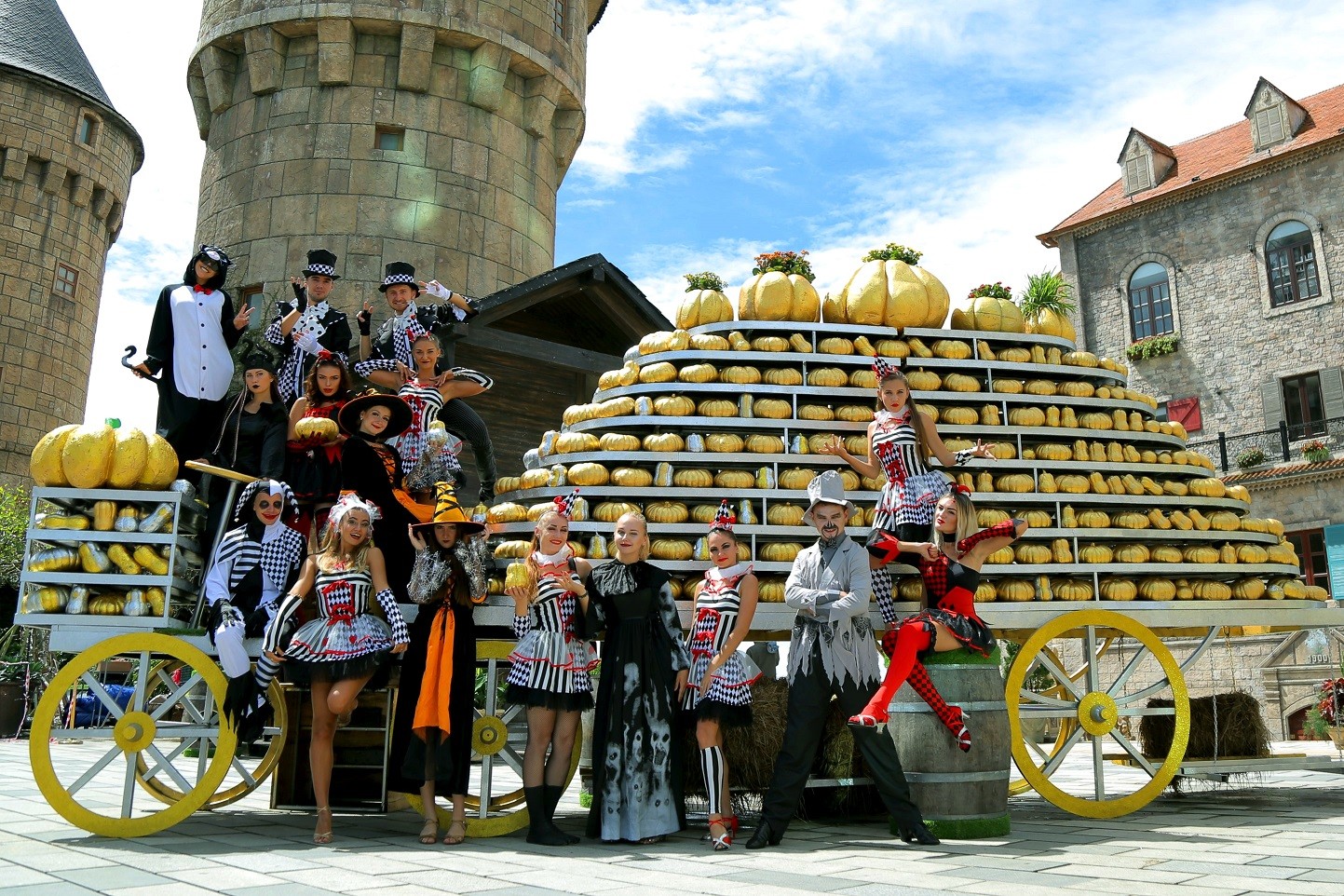 Kinh doanh - Đến Sun World Ba Na Hills xem Aladdin cưỡi thảm bay (Hình 2).