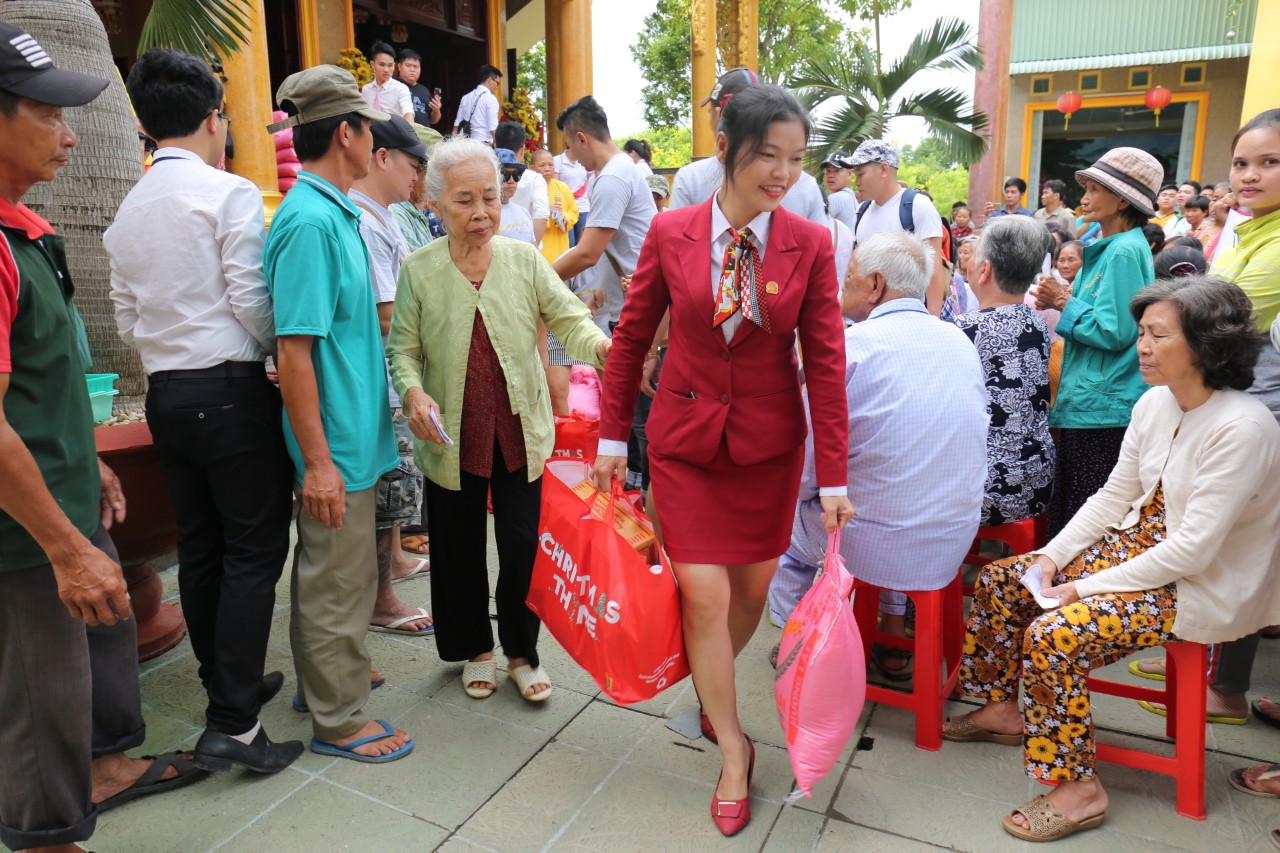 Kinh doanh - Công ty Việt Hưng Phát cùng Áo dài ABC hợp tác làm từ thiện (Hình 5).